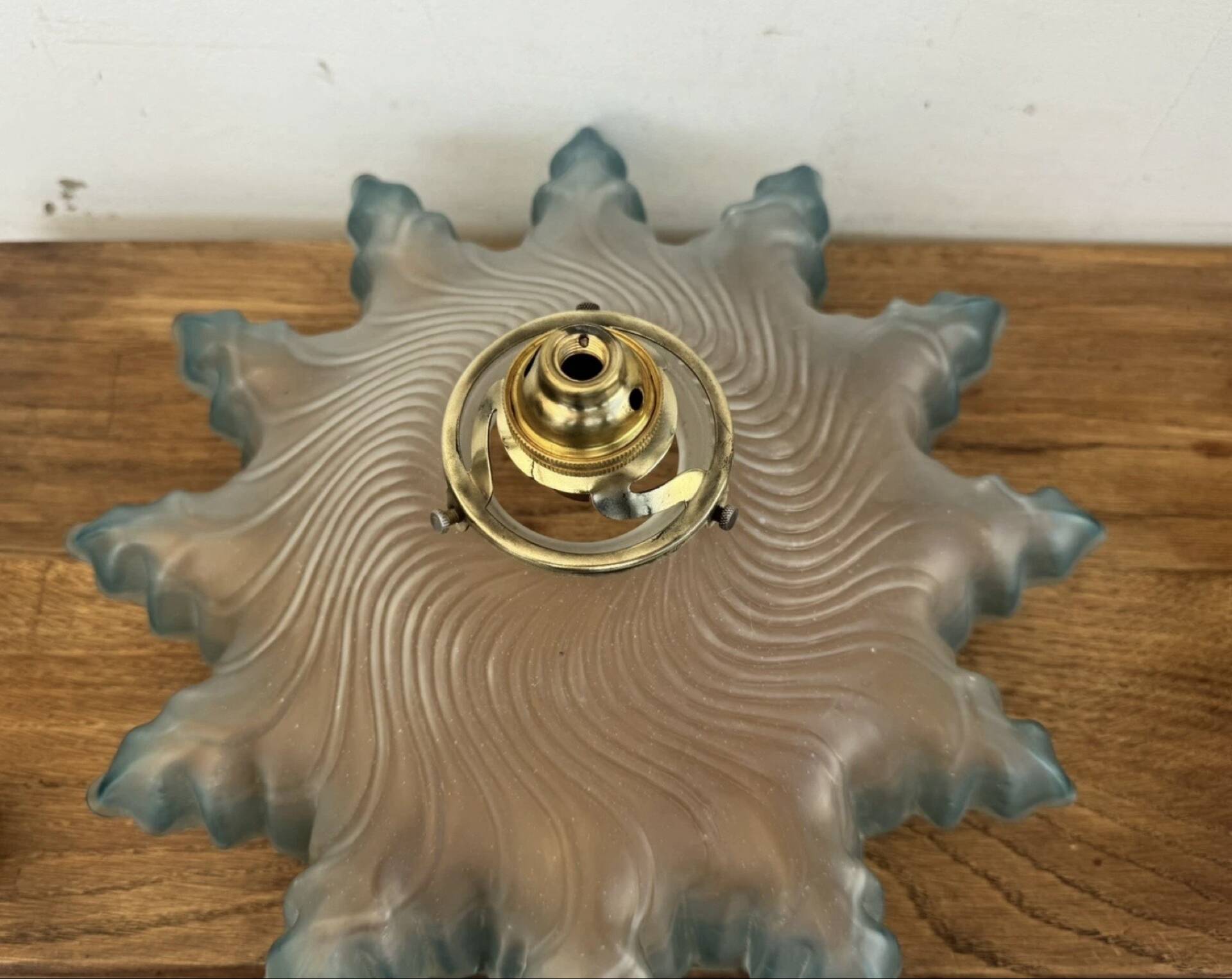 Ancienne Suspension abat jour dentelle verre plissé bleu griffe +douil