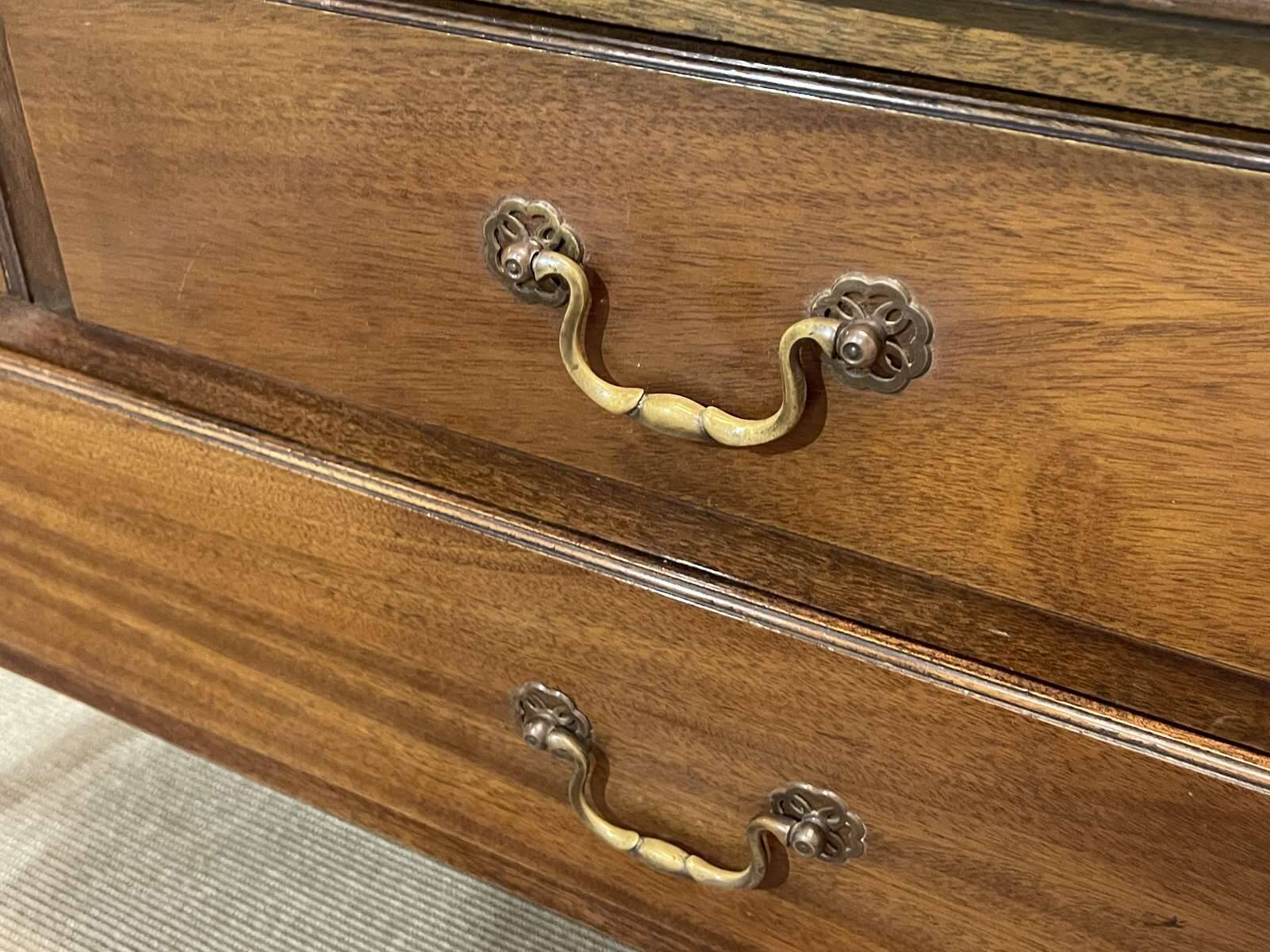 English mahogany dressing table from the early 20th century