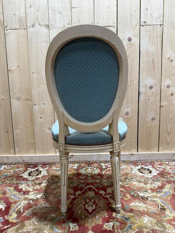 Suite de 6 chaises médaillons de style Louis XVI rechampi