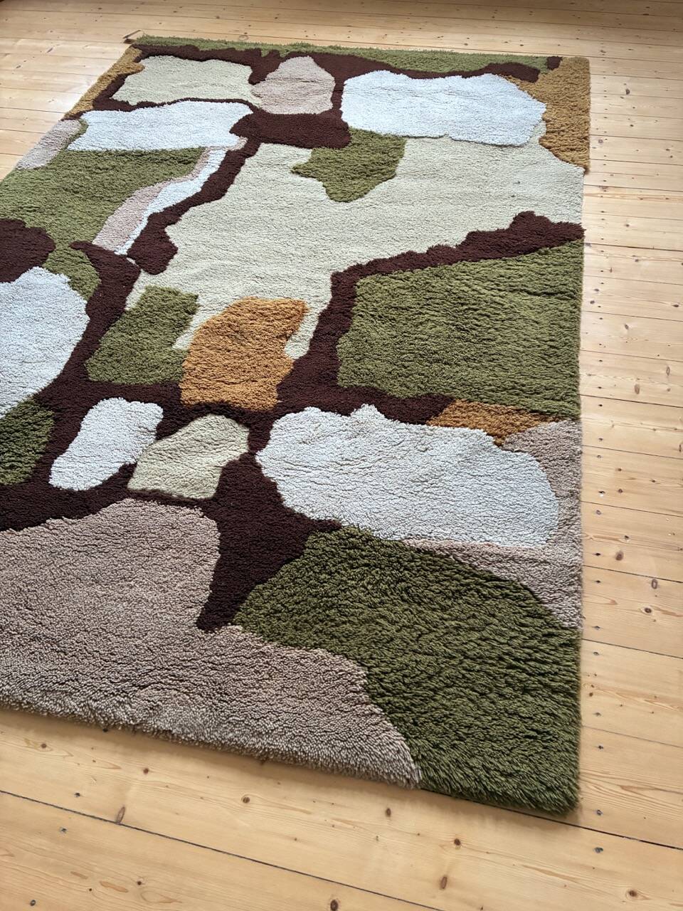 Zirrus rug with 1970s camouflage patterns