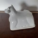 Cow-shaped butter dish