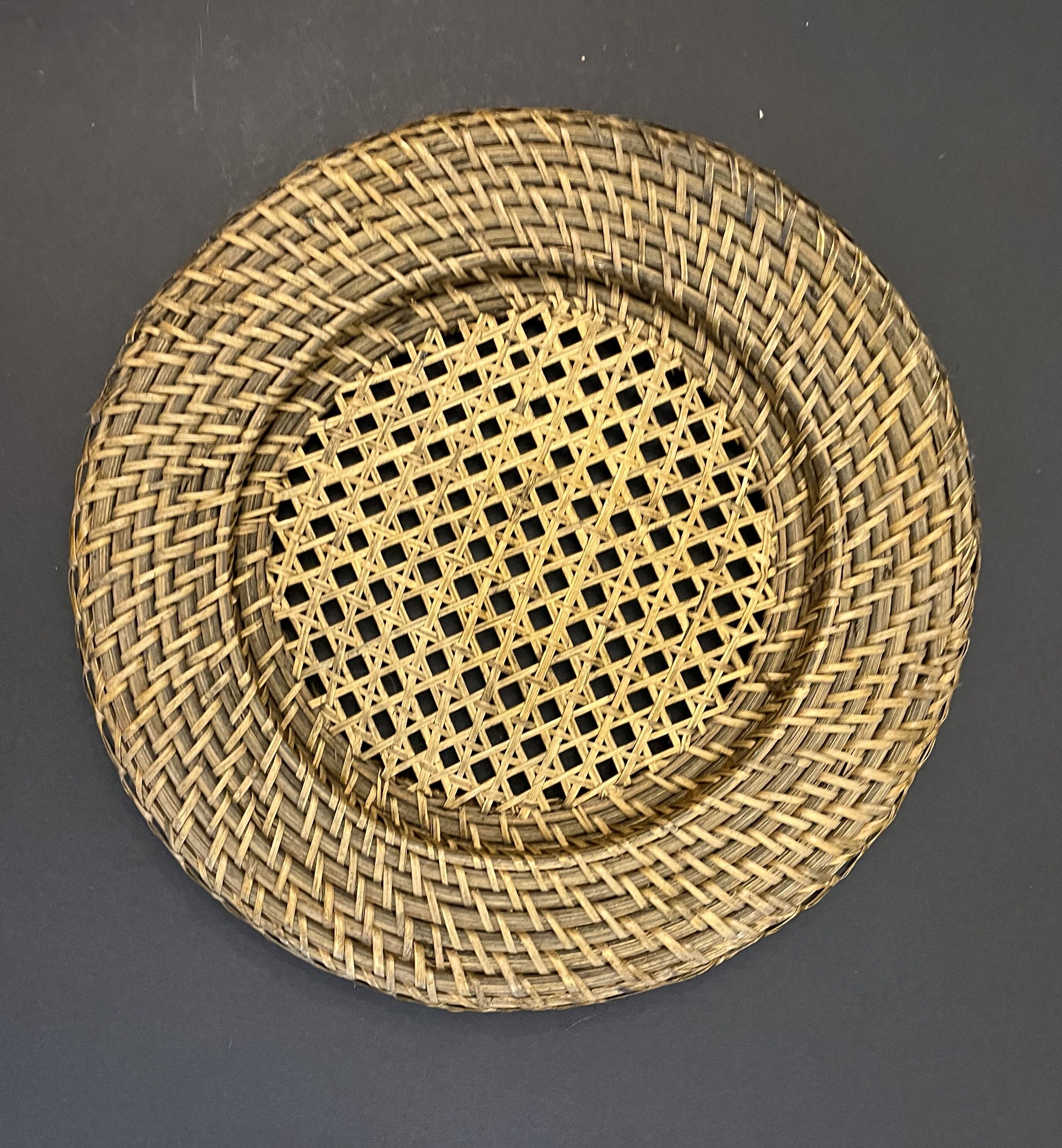 Circular tray canné
