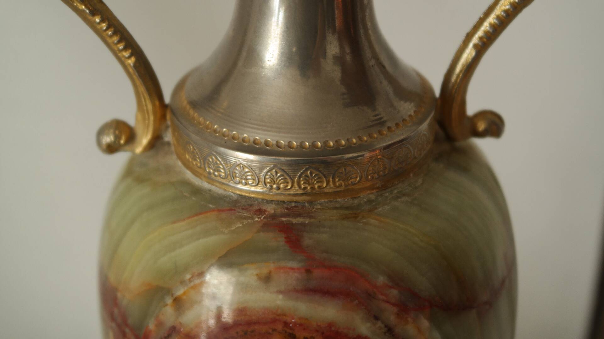 Amphore en onyx et etain vintage