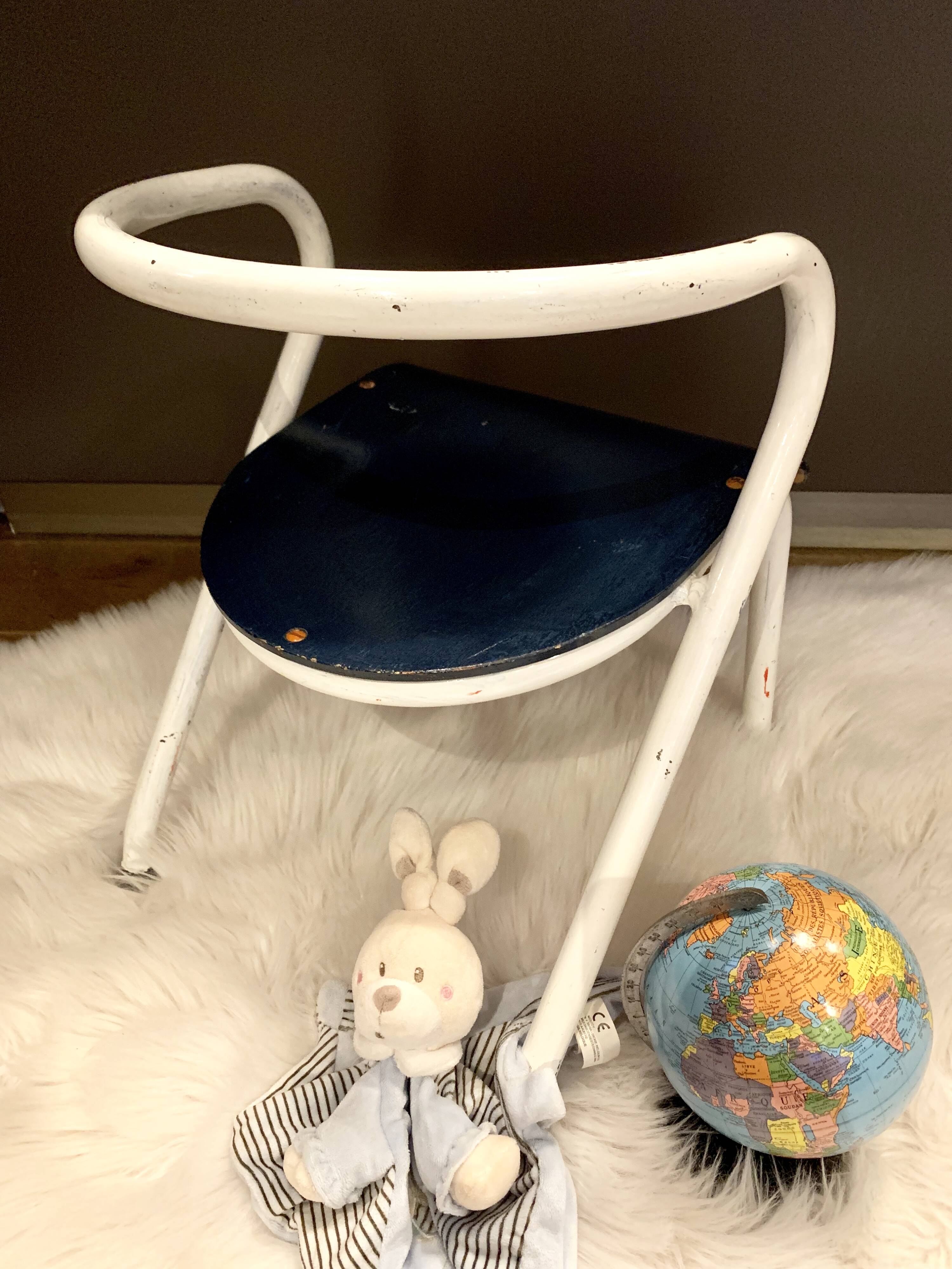 Jacques Hitier child schoolboy chair