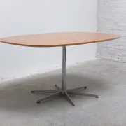 'Superellipse' pedestal table in oak by Arne Jacobsen for Fritz Hansen, 1981