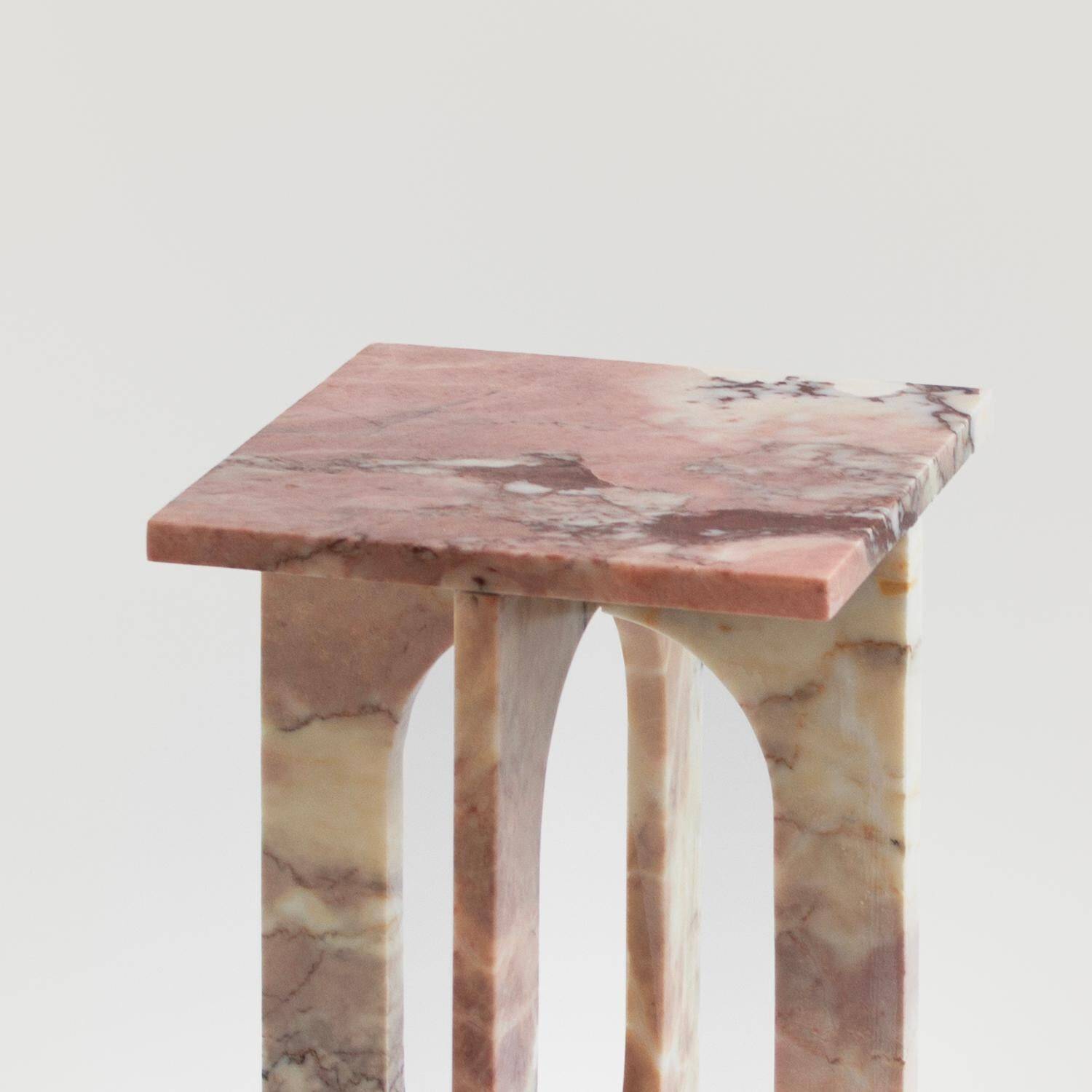 Table d'appoint en marbre rose "BOND"