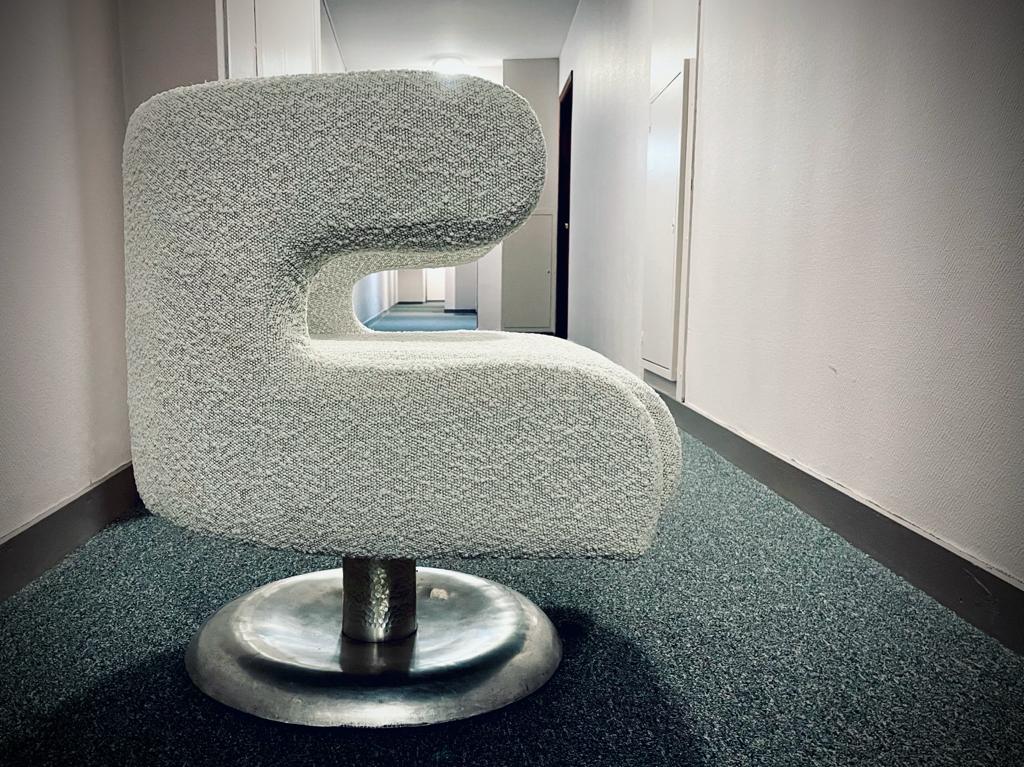 Swivel design armchair from the 50s completely reupholstered