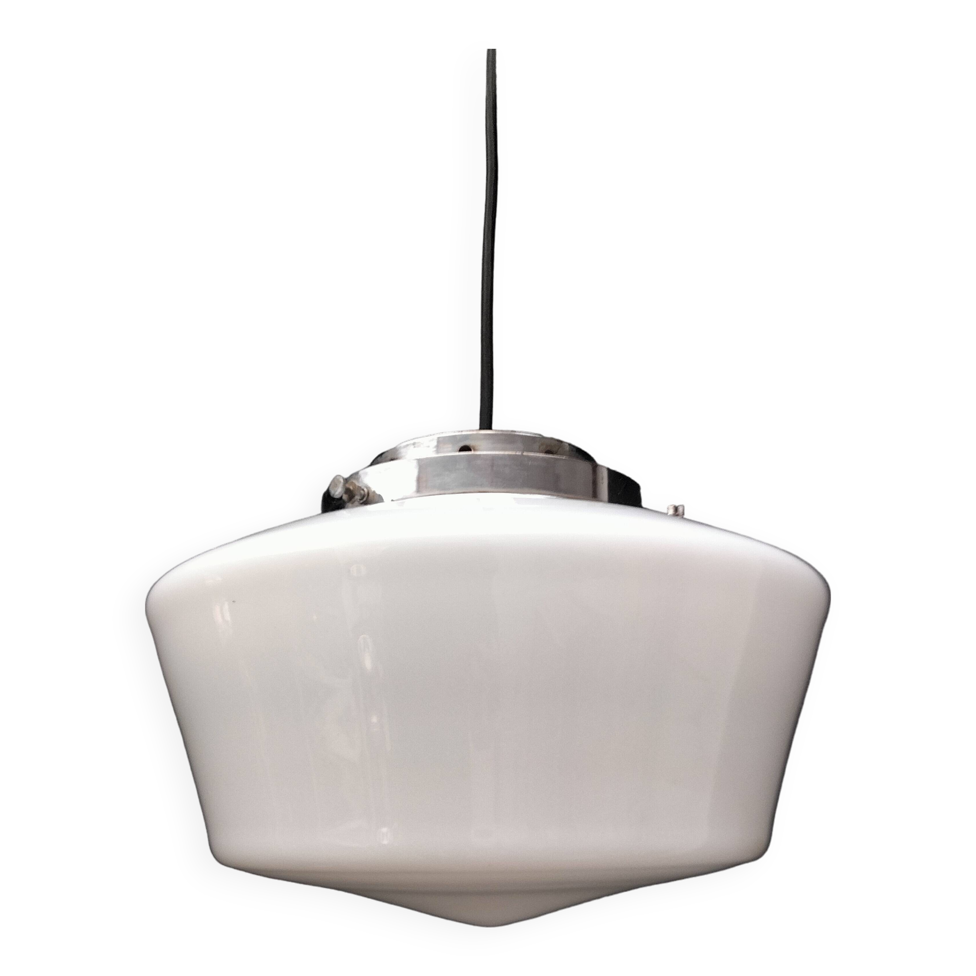 Opaline suspension