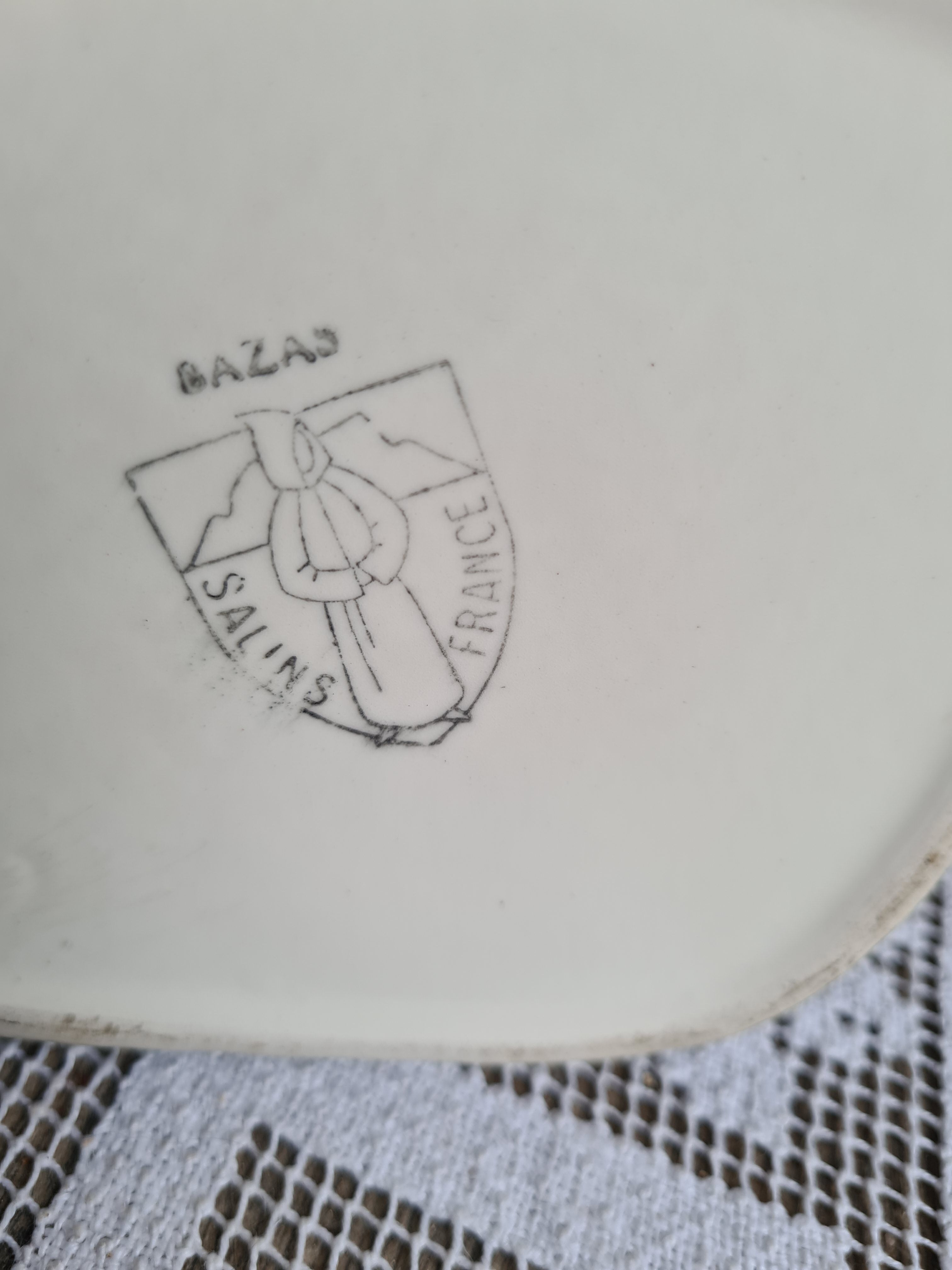 Graphic pitcher Salins service Bazas