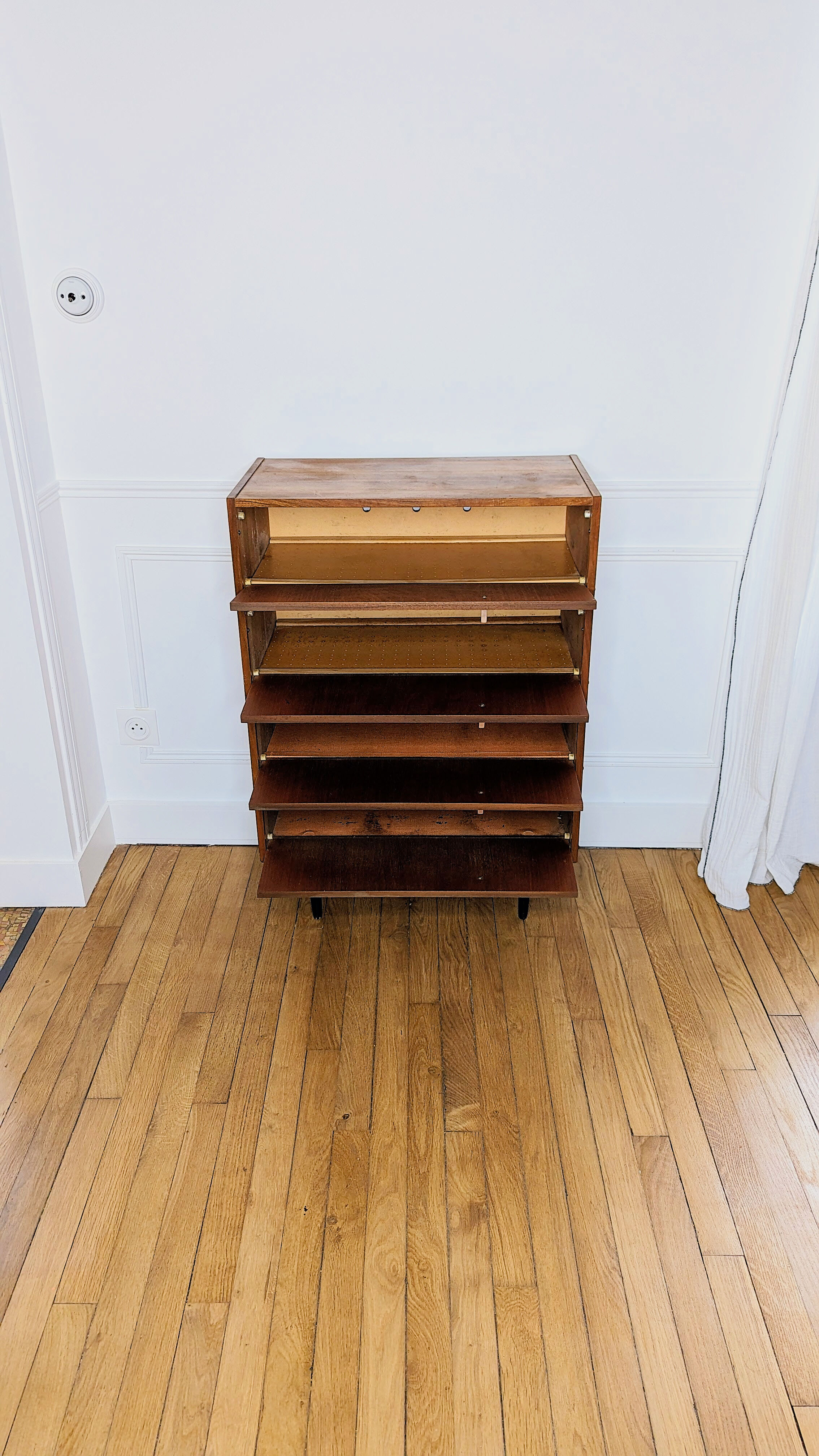 Shoe cabinet