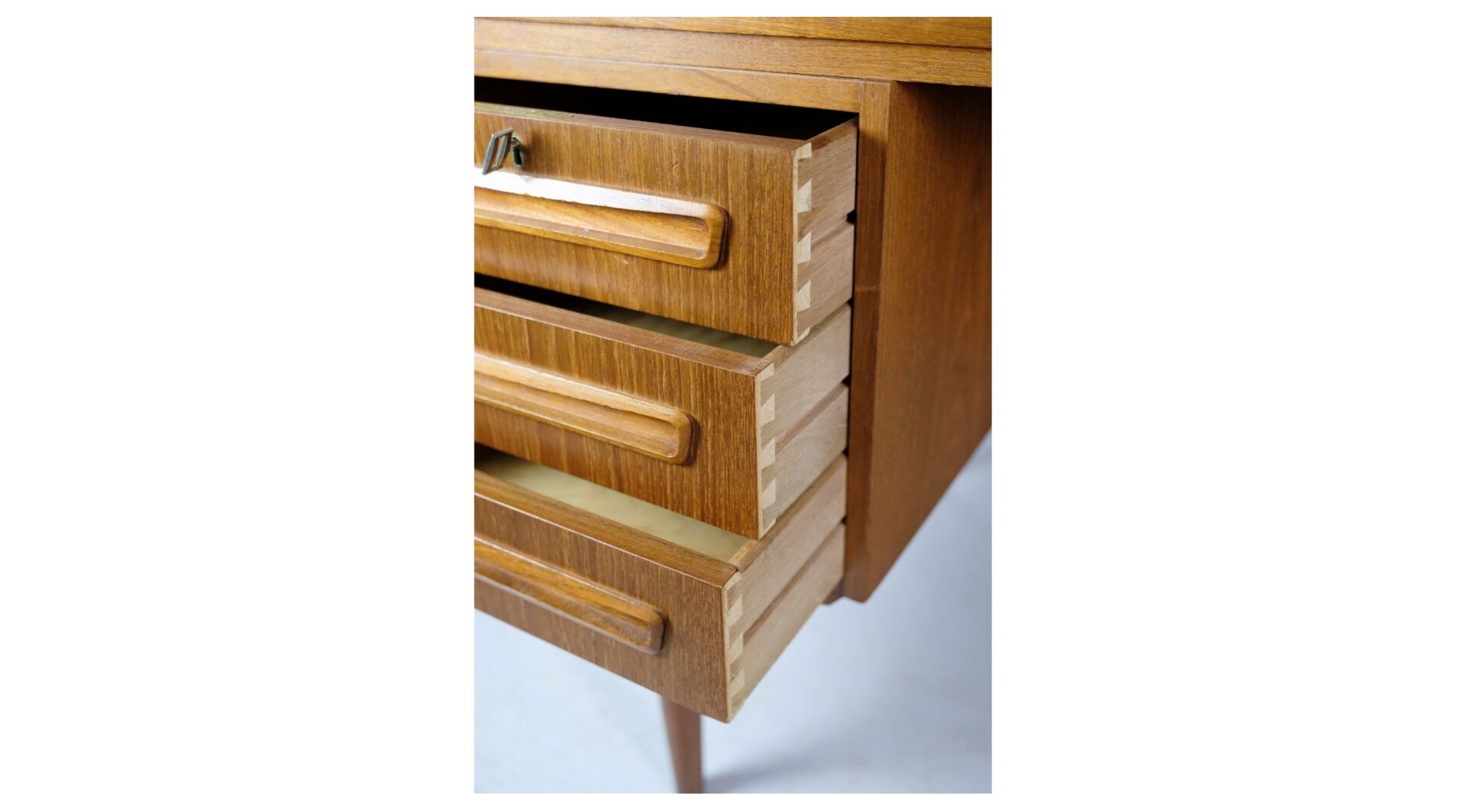 Danish design desk of high quality in teak made of ap furniture svenstrup