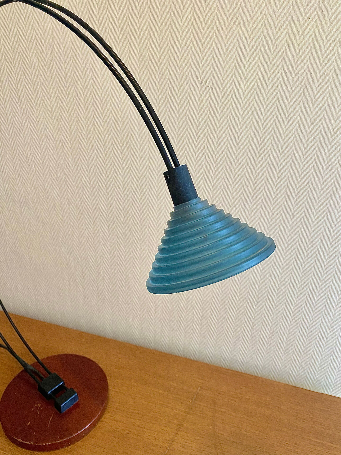 Lampe de bureau Optelma Suisse design postmoderniste