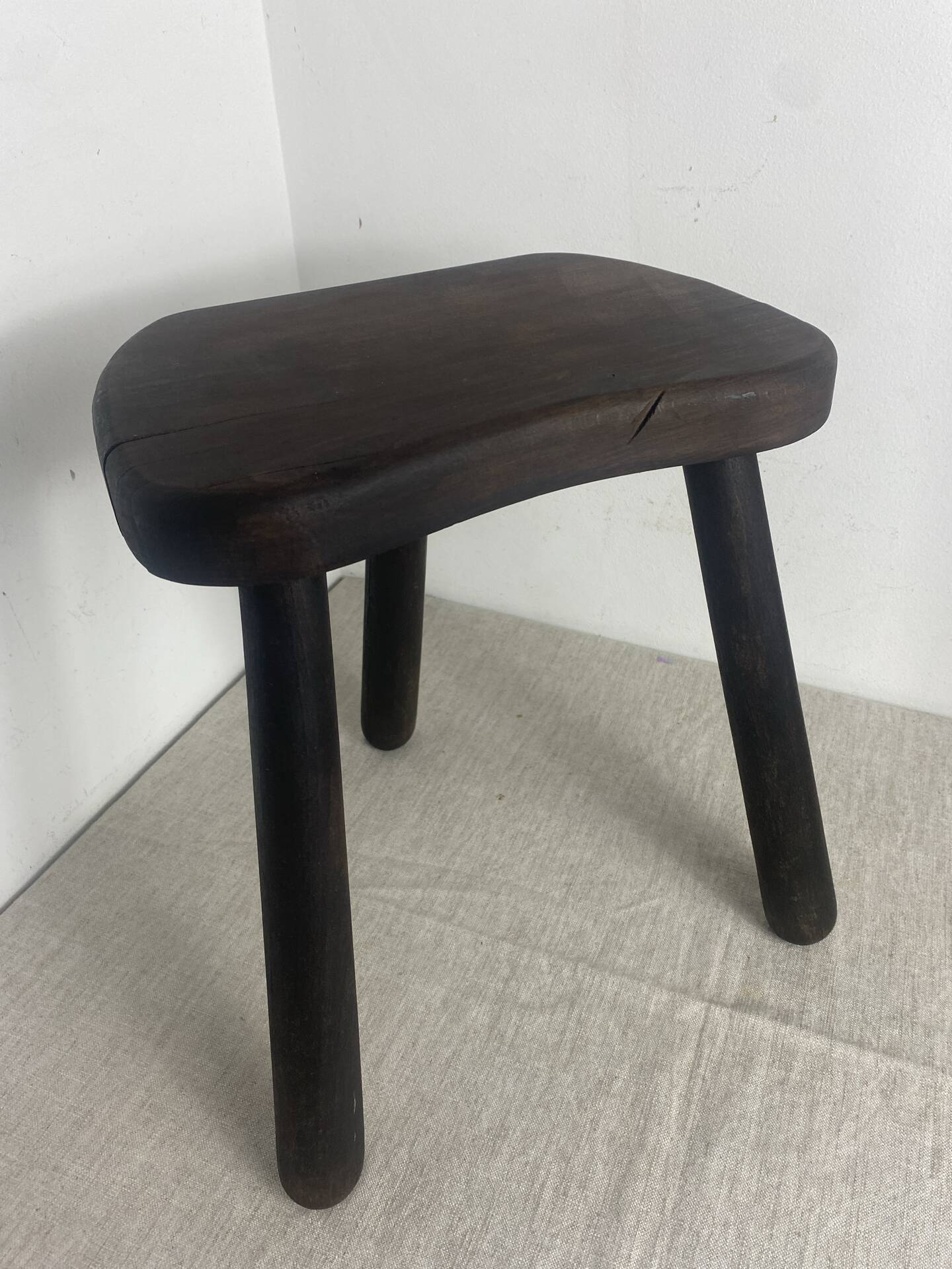 Low tripod stool in wood 🪵