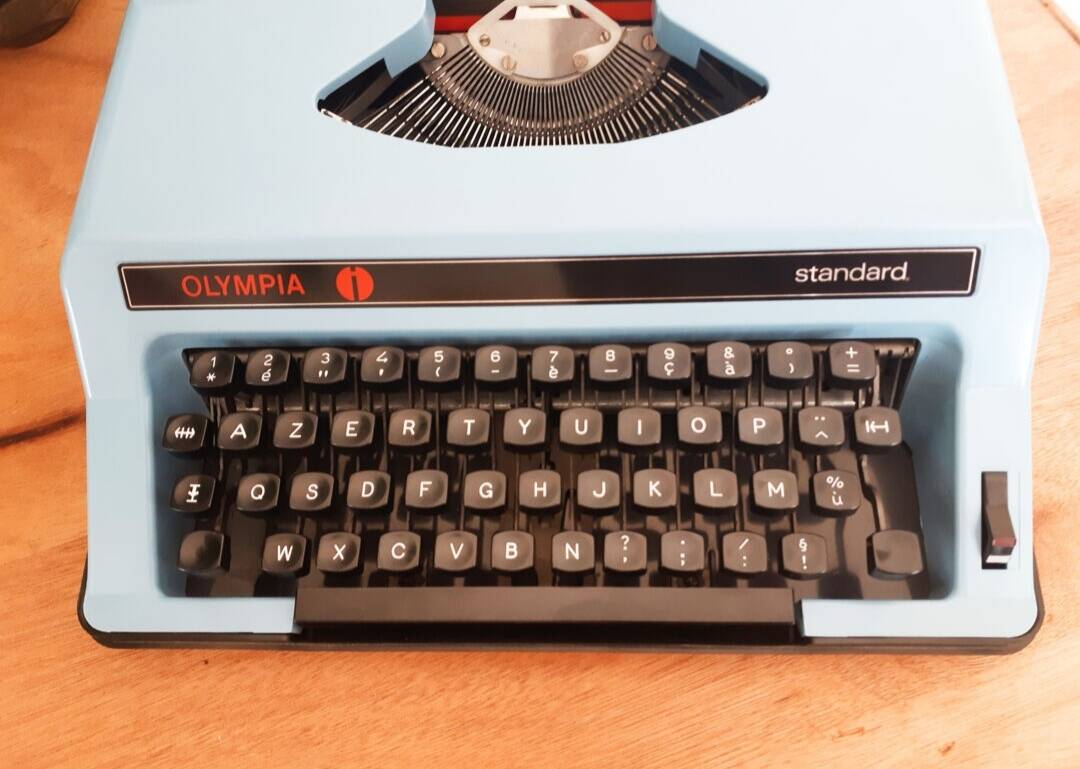 Machine à écrire Olympia bleu