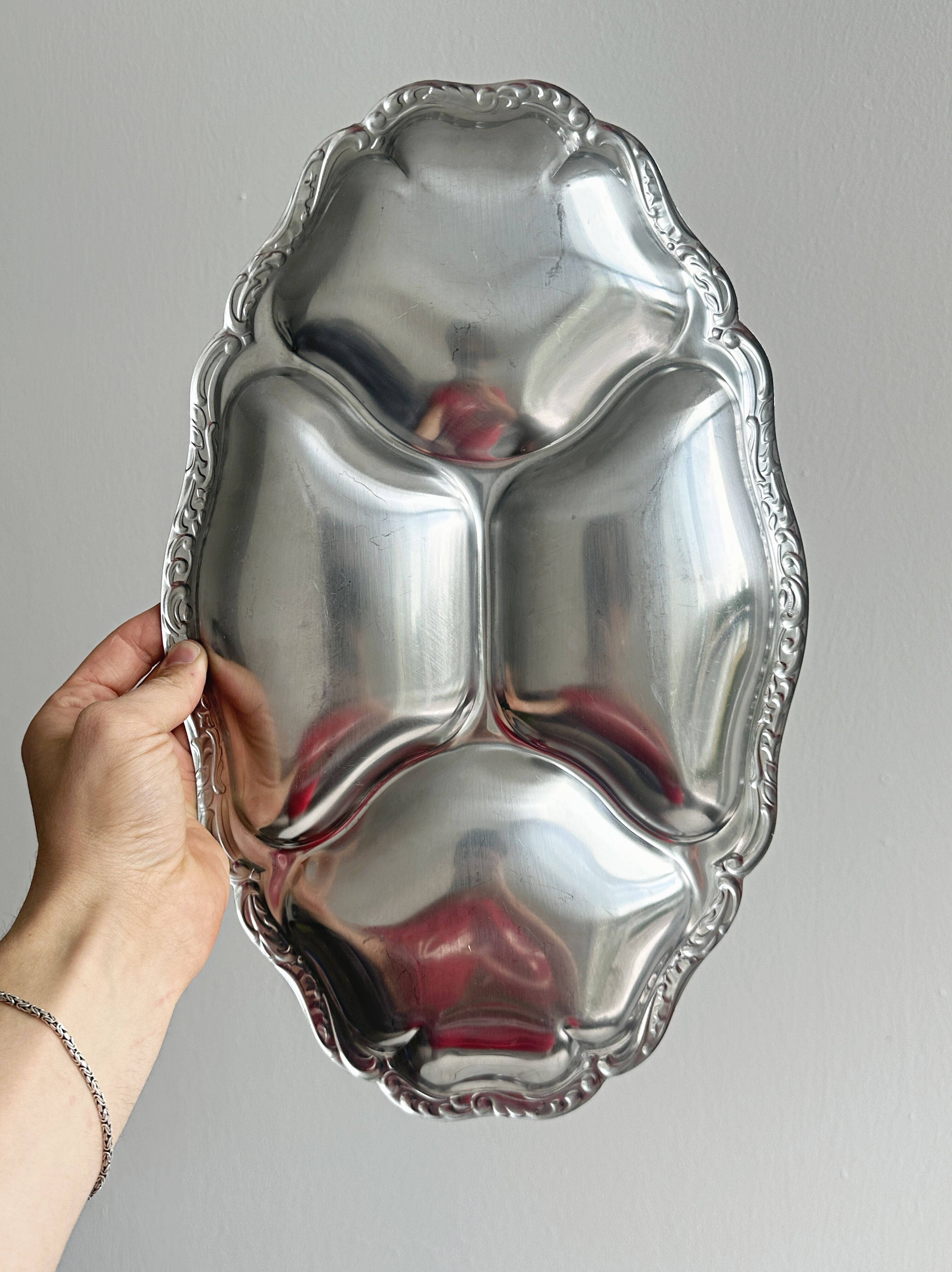Serving dish with 4 compartments