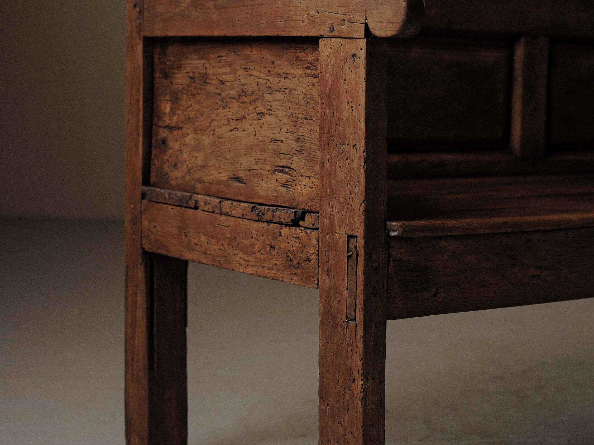 Banc de montagne en bois massif, Art populaire, Catalogne, XIXᵉ siècle