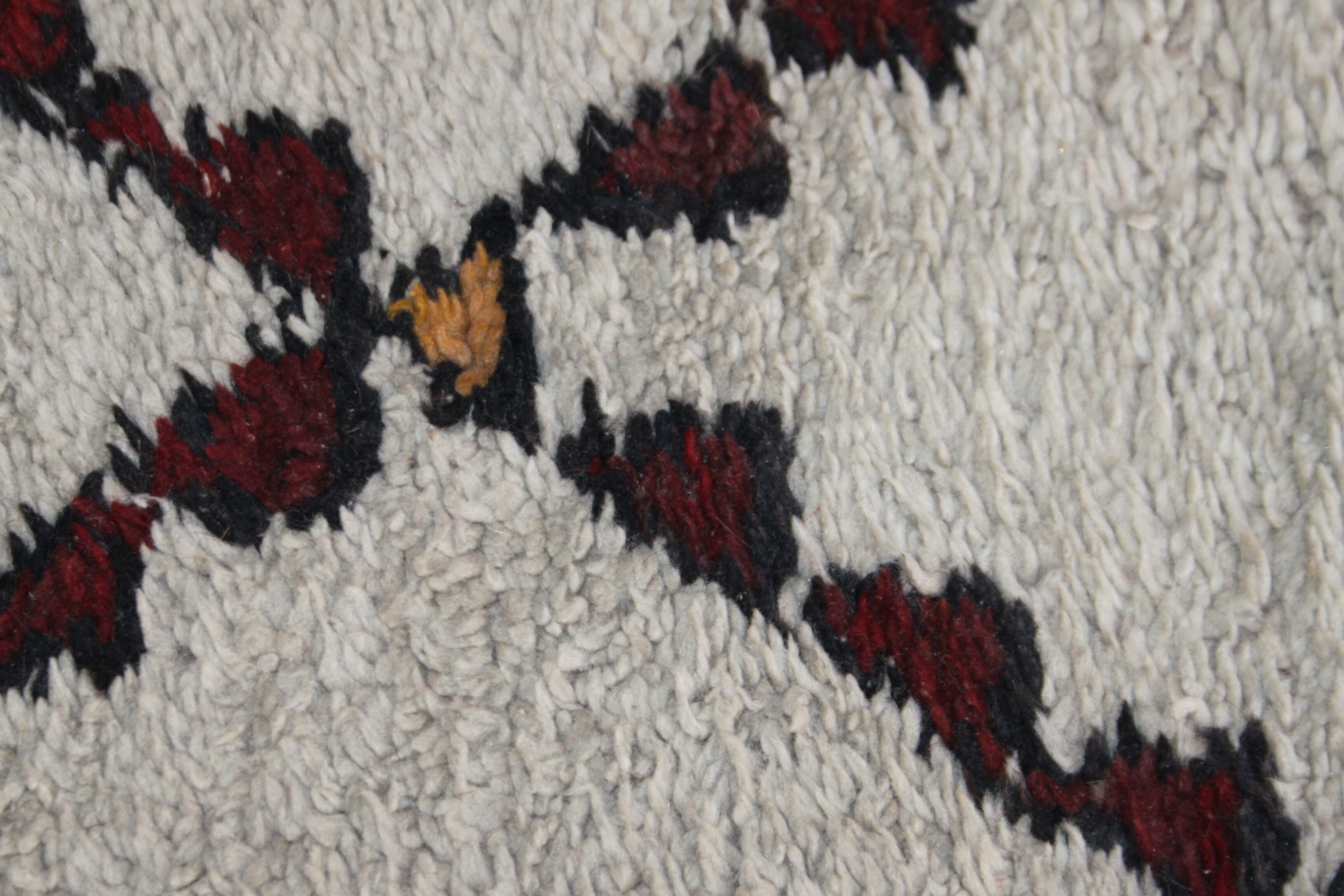 Former Berber carpet Beni Ouarain of the Moroccan Middle Atlas 135x81cm