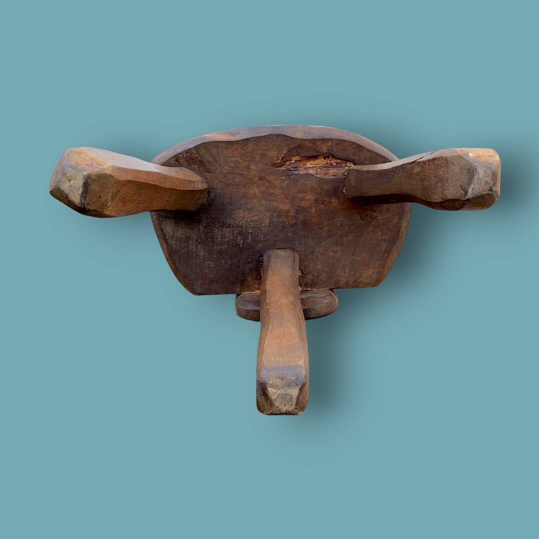 Antique peasant chair in solid wood – Handcrafted piece with rustic charm