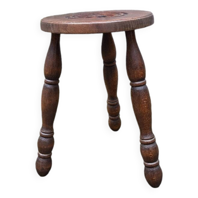 Tabouret tripode en bois tourné