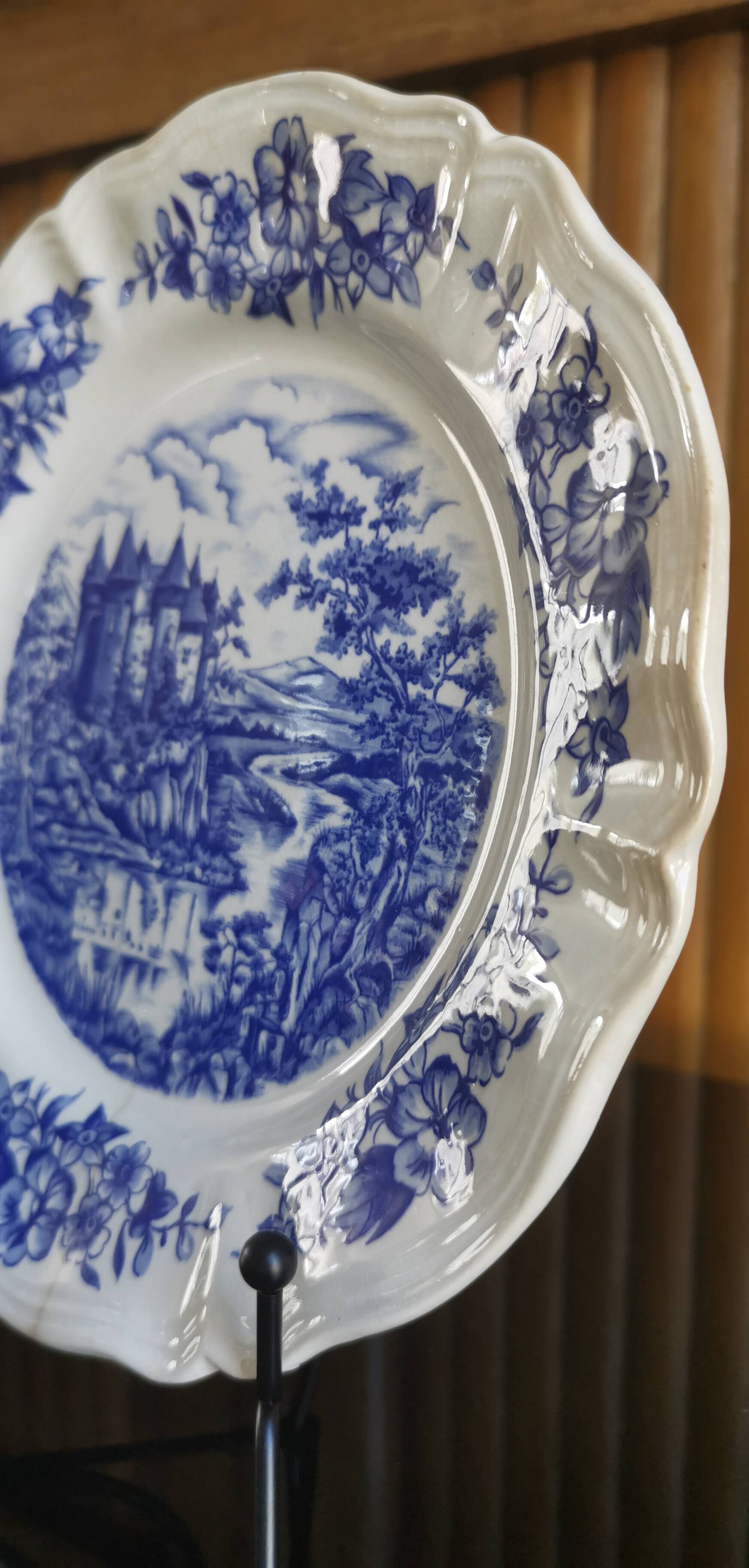 Set of 2 Sarreguemines porcelain collector's plates from the 70s