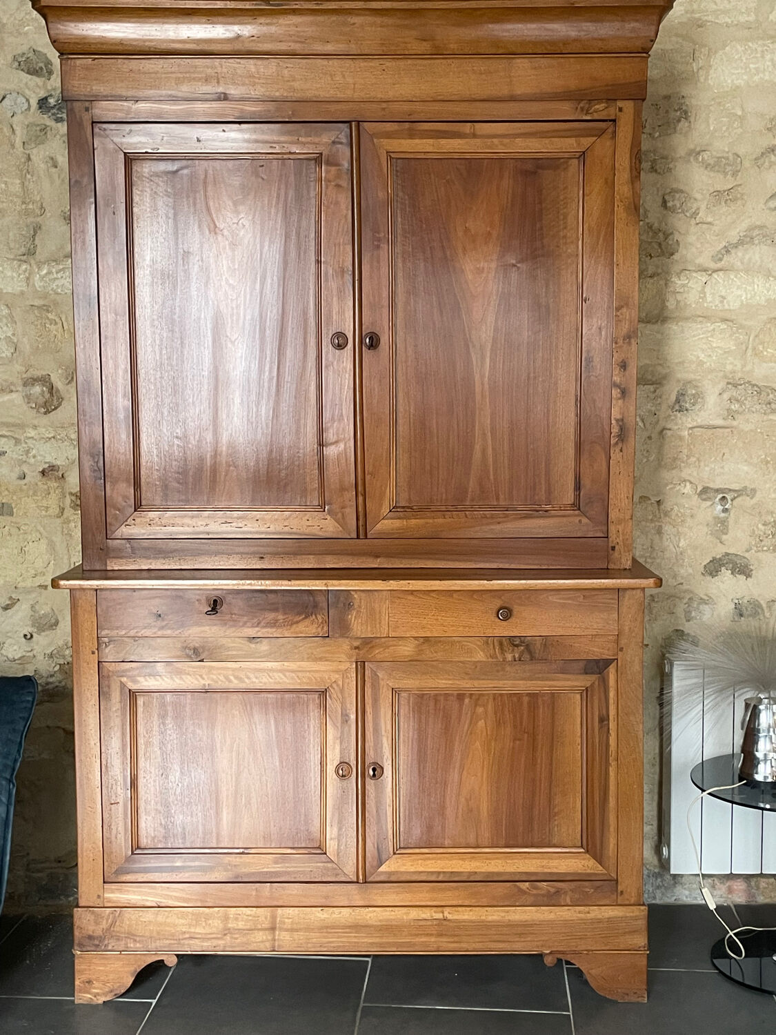 Buffet with 2 bodies in walnut, Louis Philippe style.