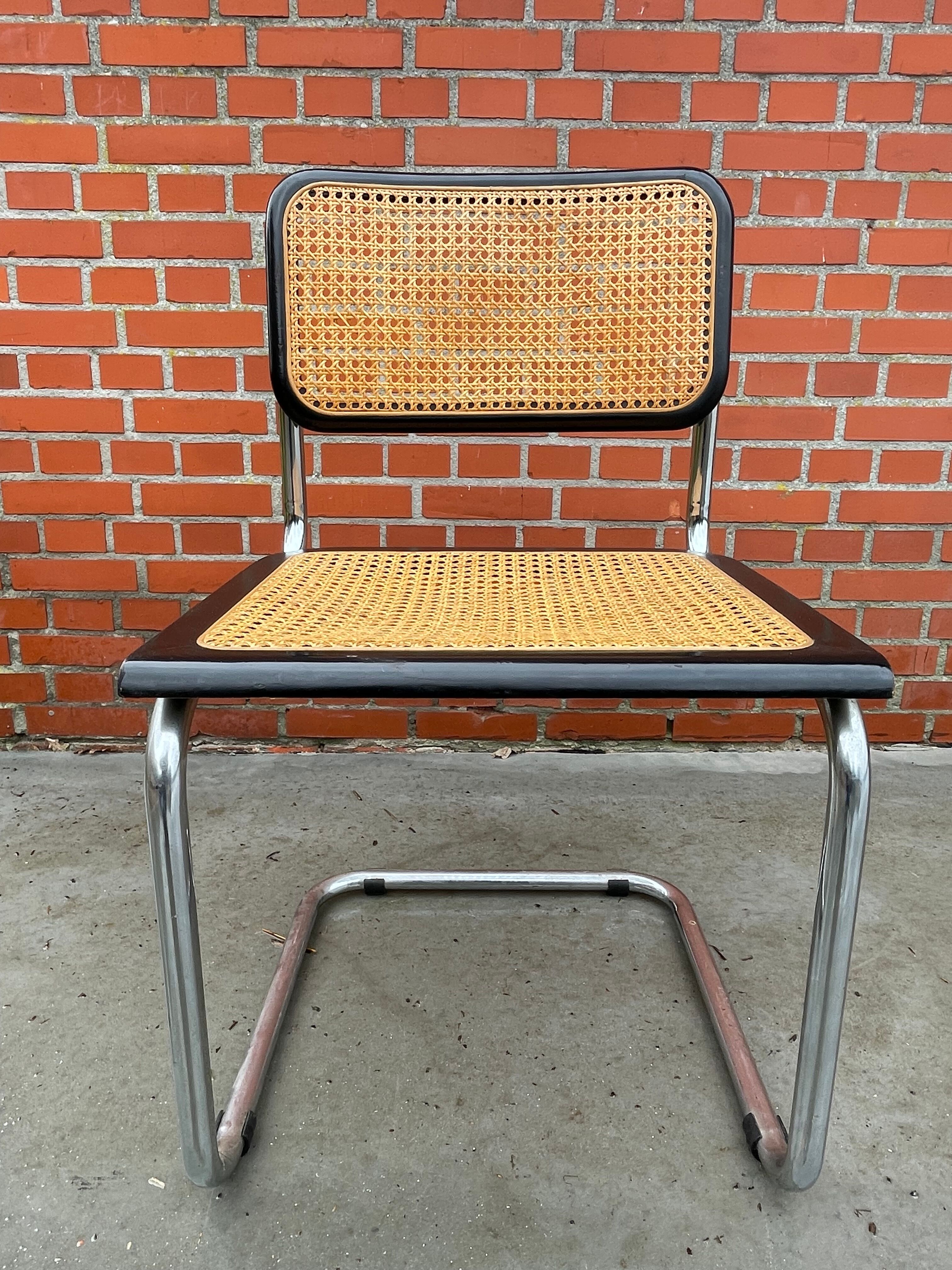 Set of 4 vintage chairs model Cesca B32 in black and chrome