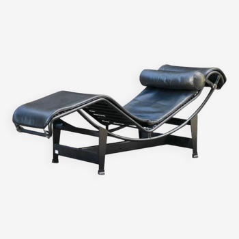 Black LC4 chaise longue Perriand Lecorbusier