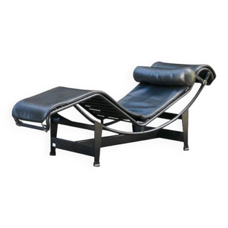 Black LC4 chaise longue Perriand Lecorbusier