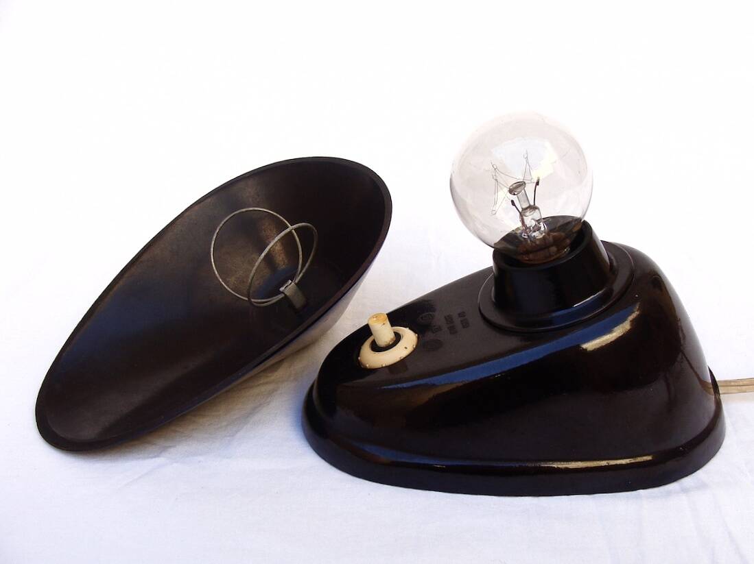 1930 wall lamp in Art Deco bakelite