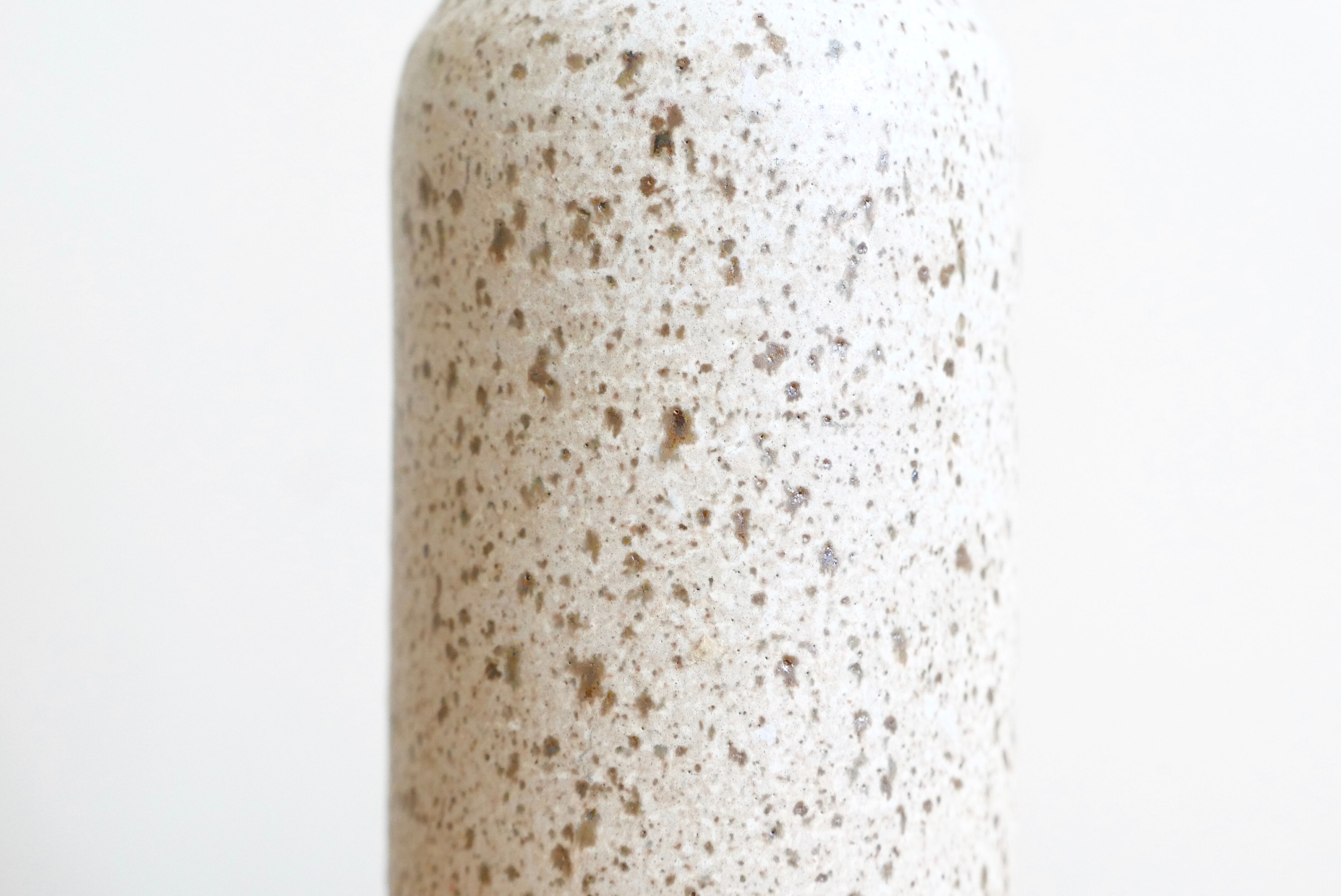 Vase bouteille en grès beige moucheté, années 70