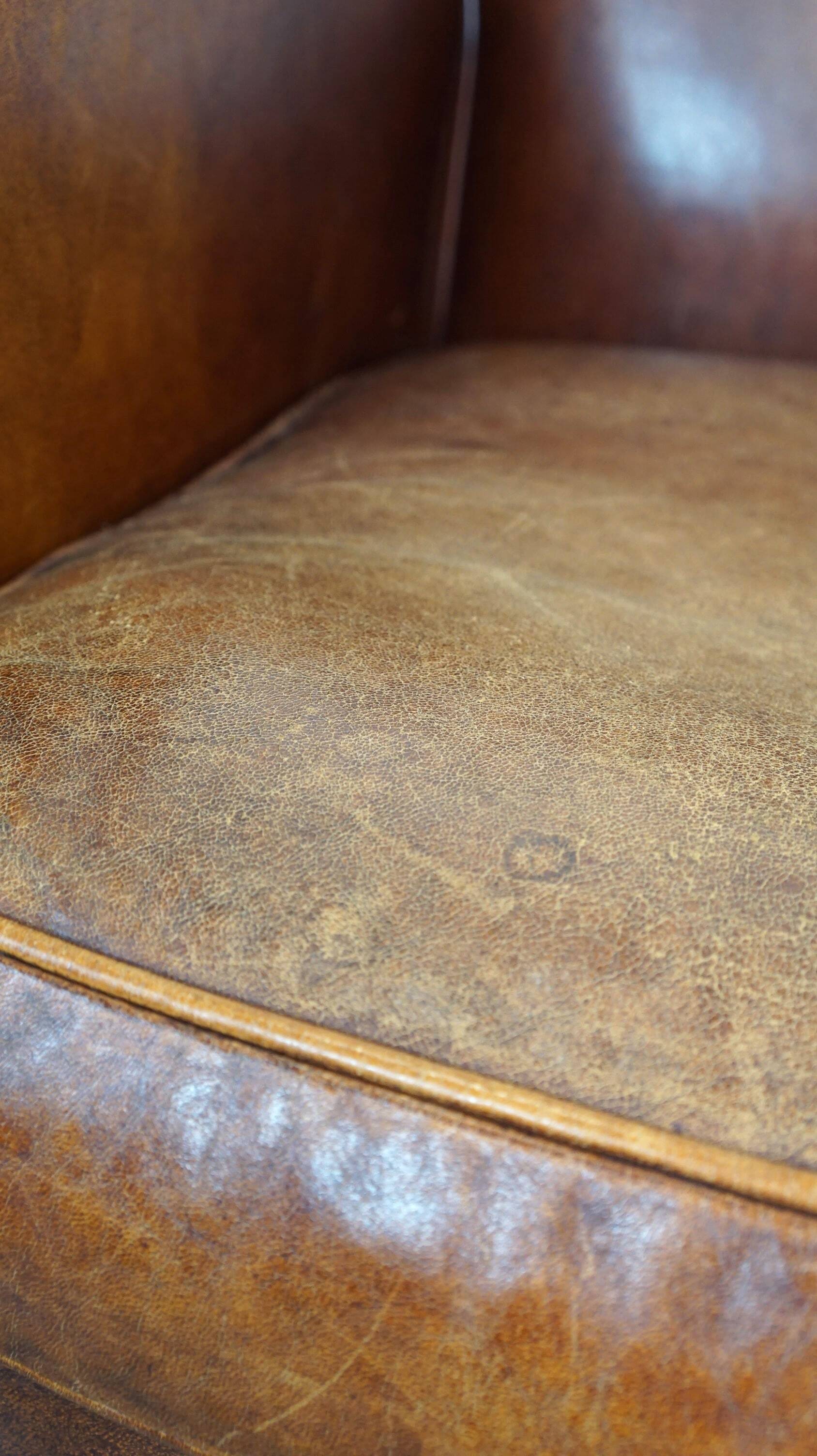 Set of 2 subtle sheepskin leather armchairs with a beautiful warm color scheme
