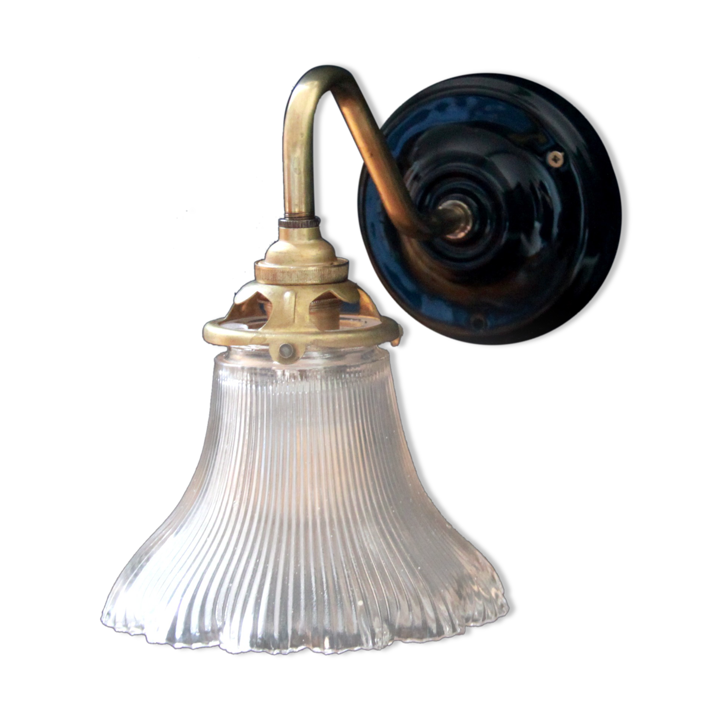 Applique murale en verre prismatique type holophane et col de cygne en laiton