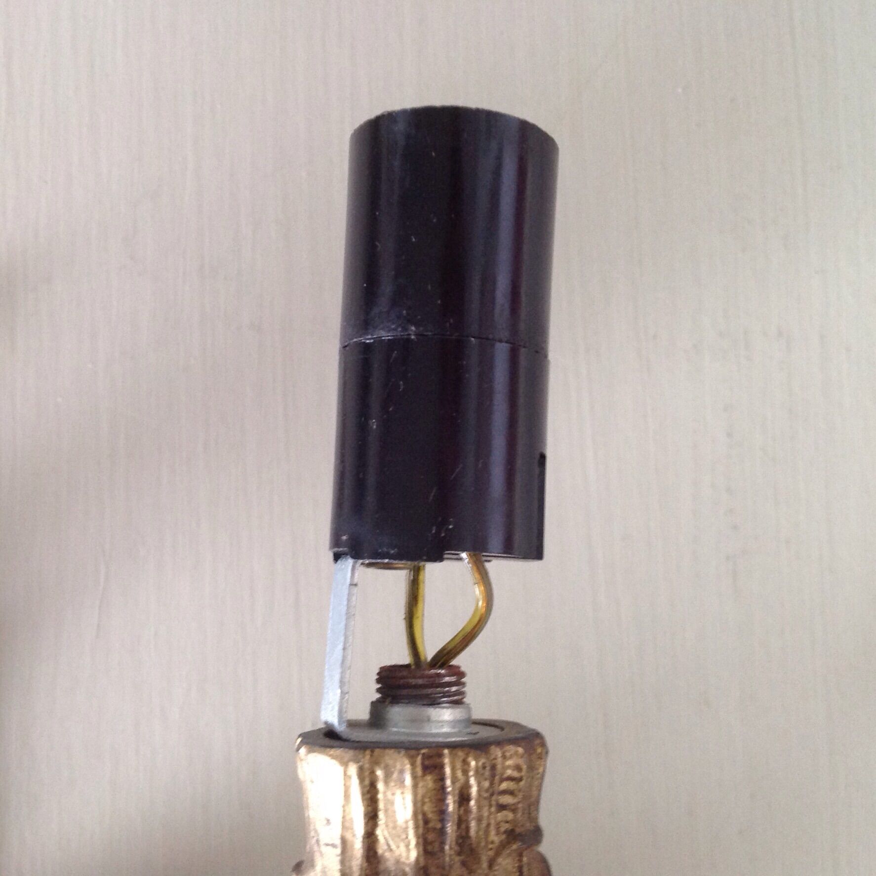 Wall bronze