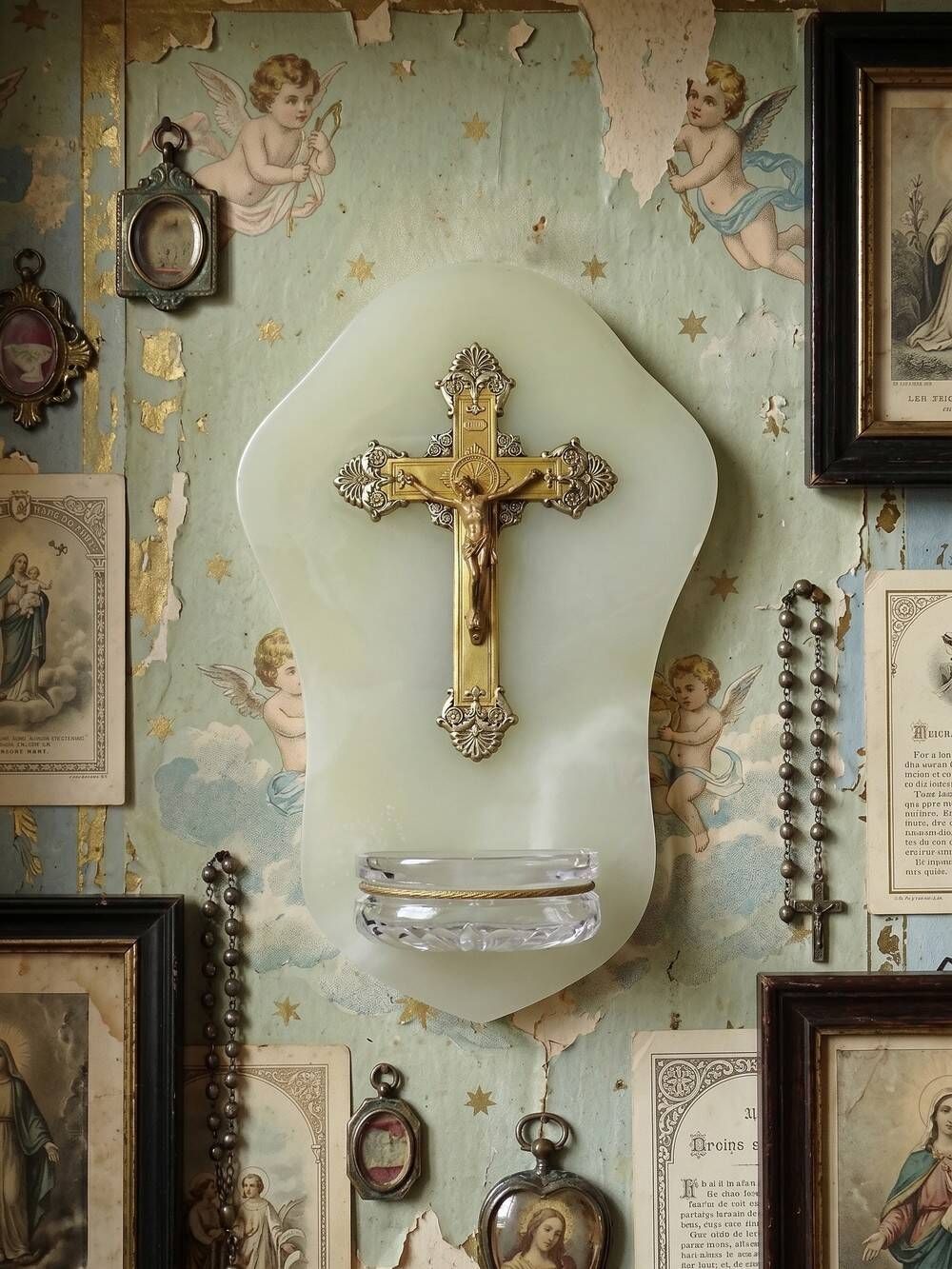 Antique wall-mounted font in green onyx, crucifix in metal and cut glass/crystal.