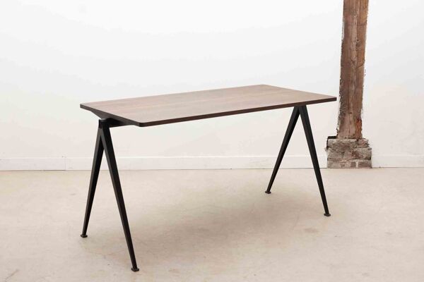 Table Pyramid 01 chêne foncée et noir de Win Rietveld