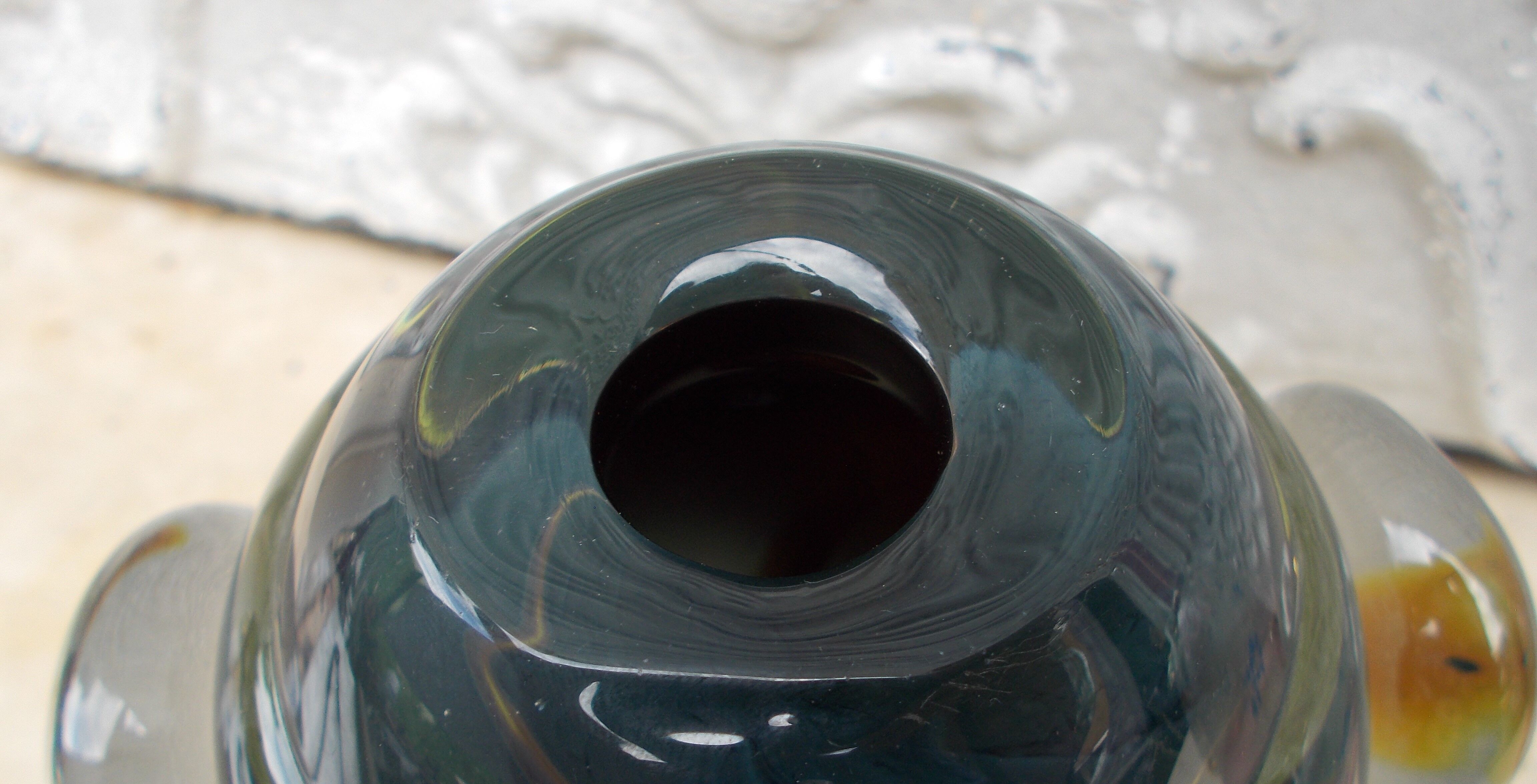 Glassware art vase unsigned handcrafted work