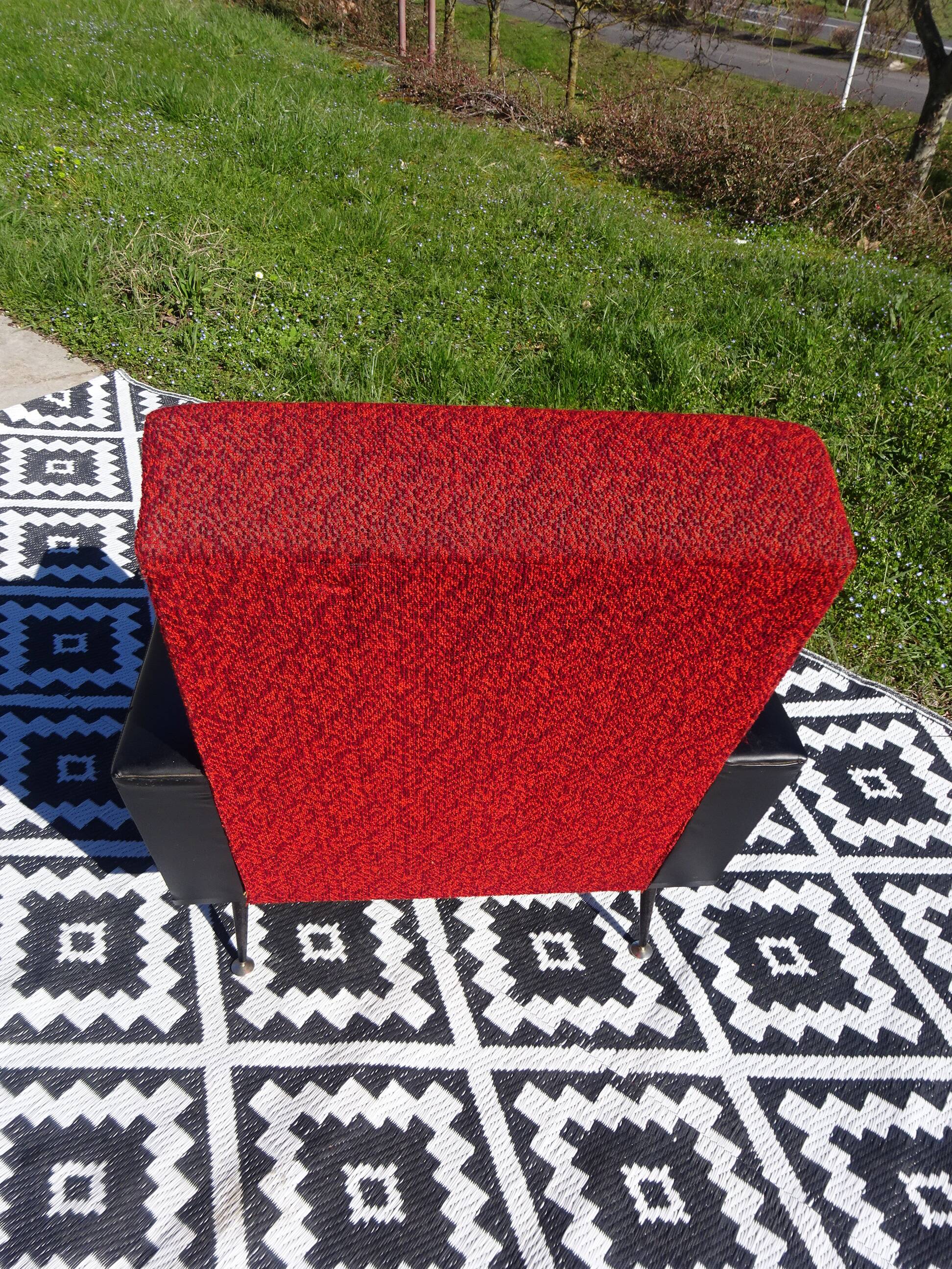 Fauteuils vintage rouge et noir, les 2
