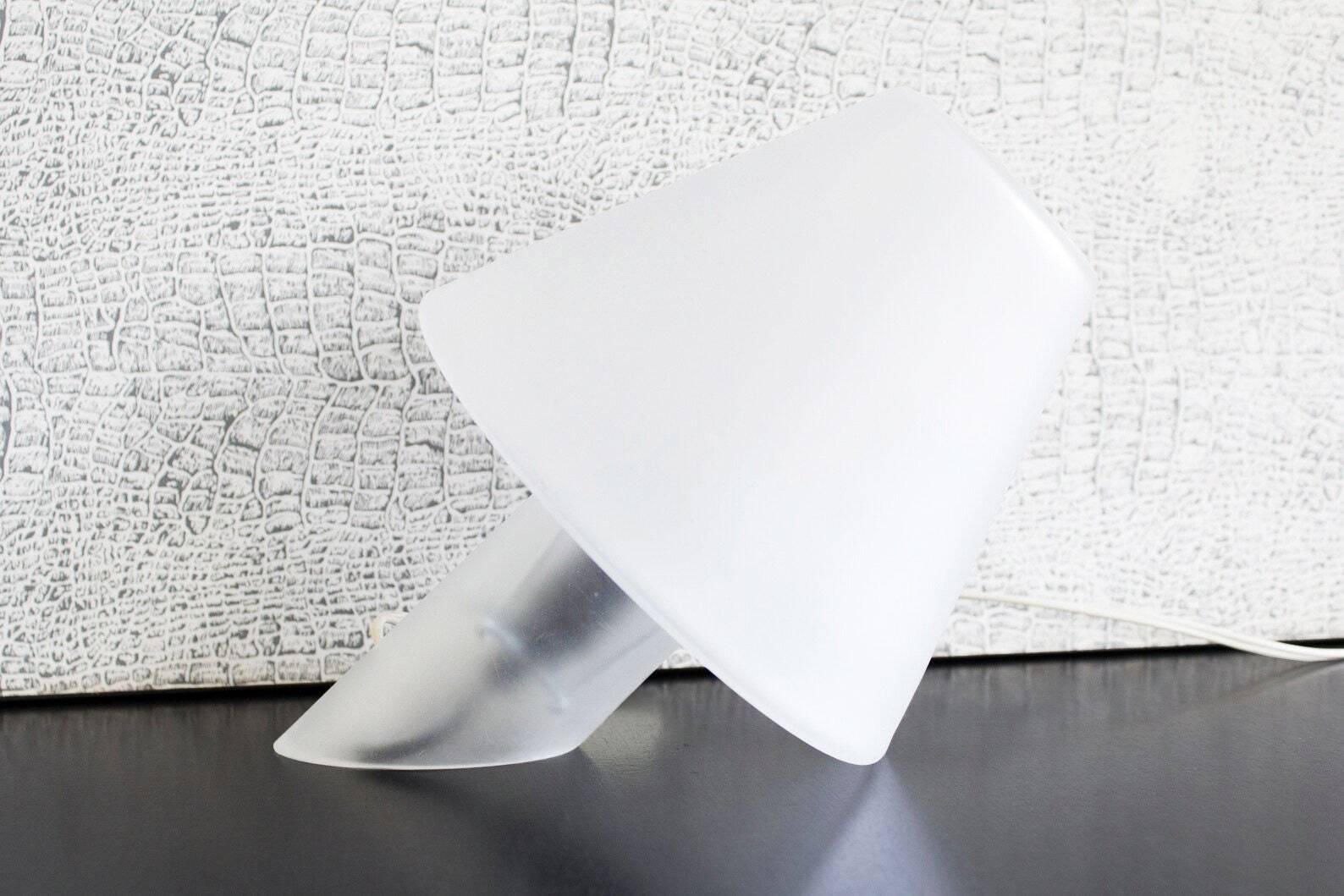 Lampe de table vintage en verre blanc