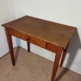 Spindle legs desk