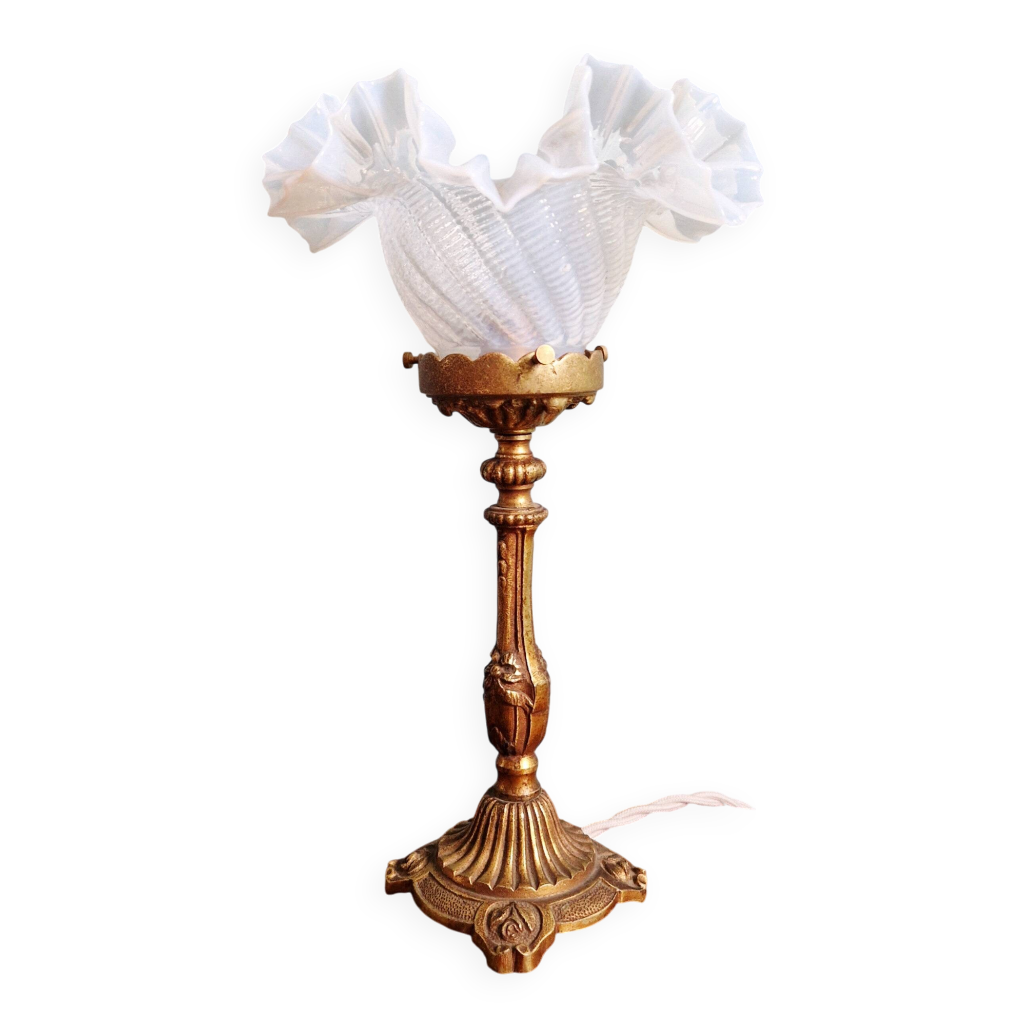 Table lamp in gilded bronze with opalescent glass shade, early 20th century.