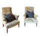 Une paire de fauteuils en velours.