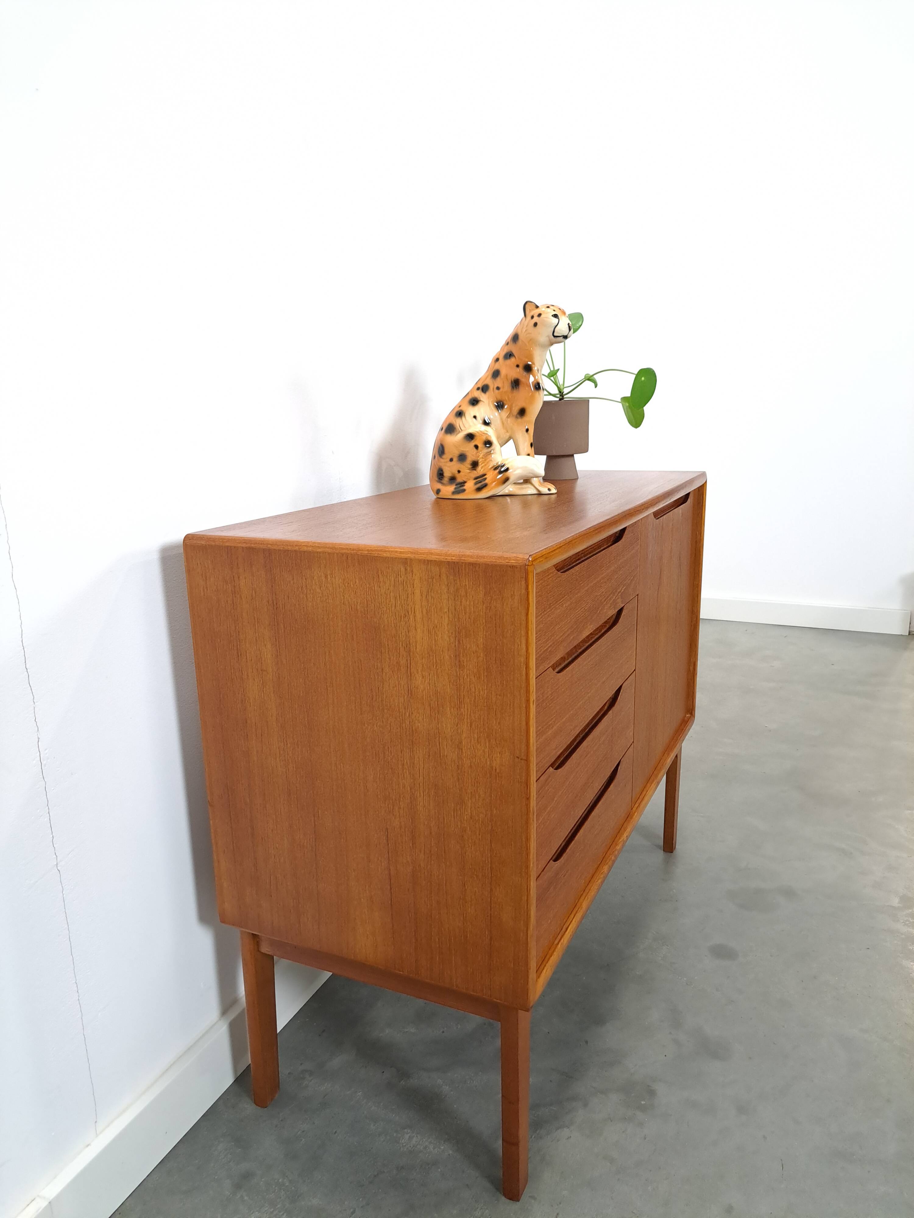 Teak Deens dressoir met lades vintage