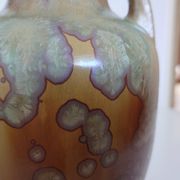 Vase en céramique à émail cristallisé irisé, deux anses, pièce décorative