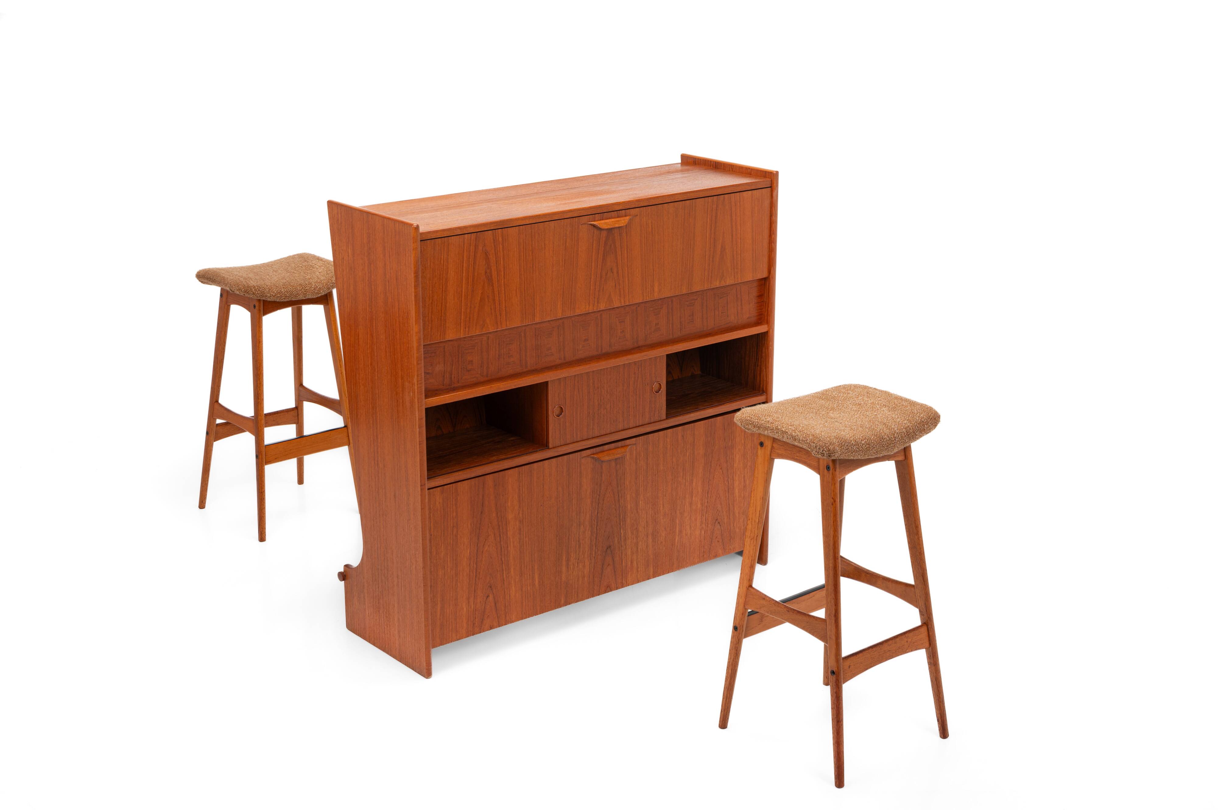 SK661 Cocktail Cabinet and Bar Stools by Johannes Andersen for Skaaning & Son 1960s