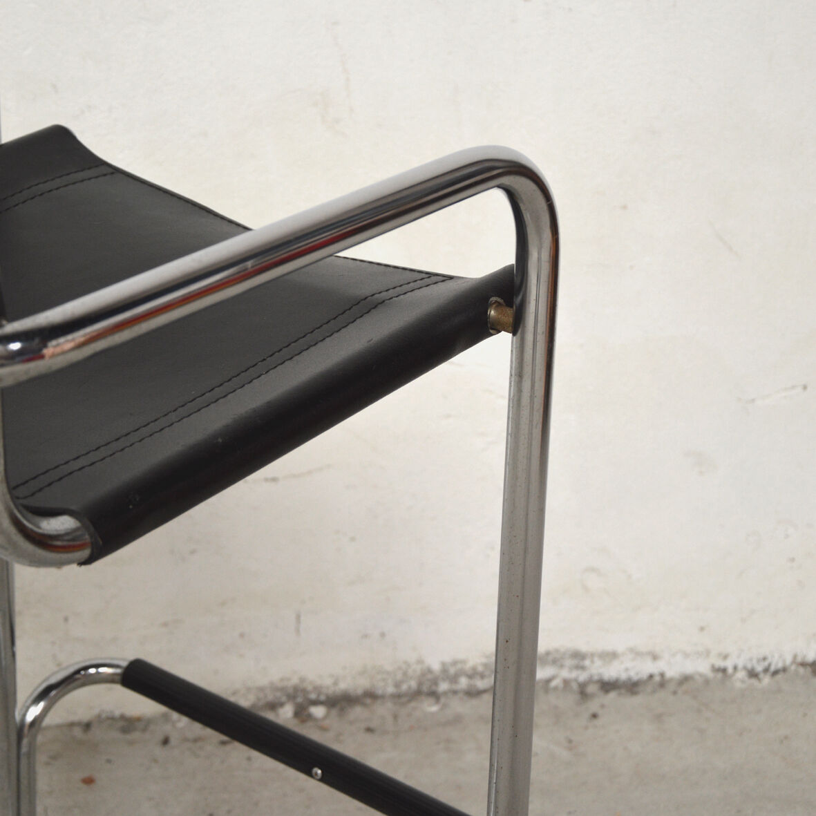 Tubular stool 80