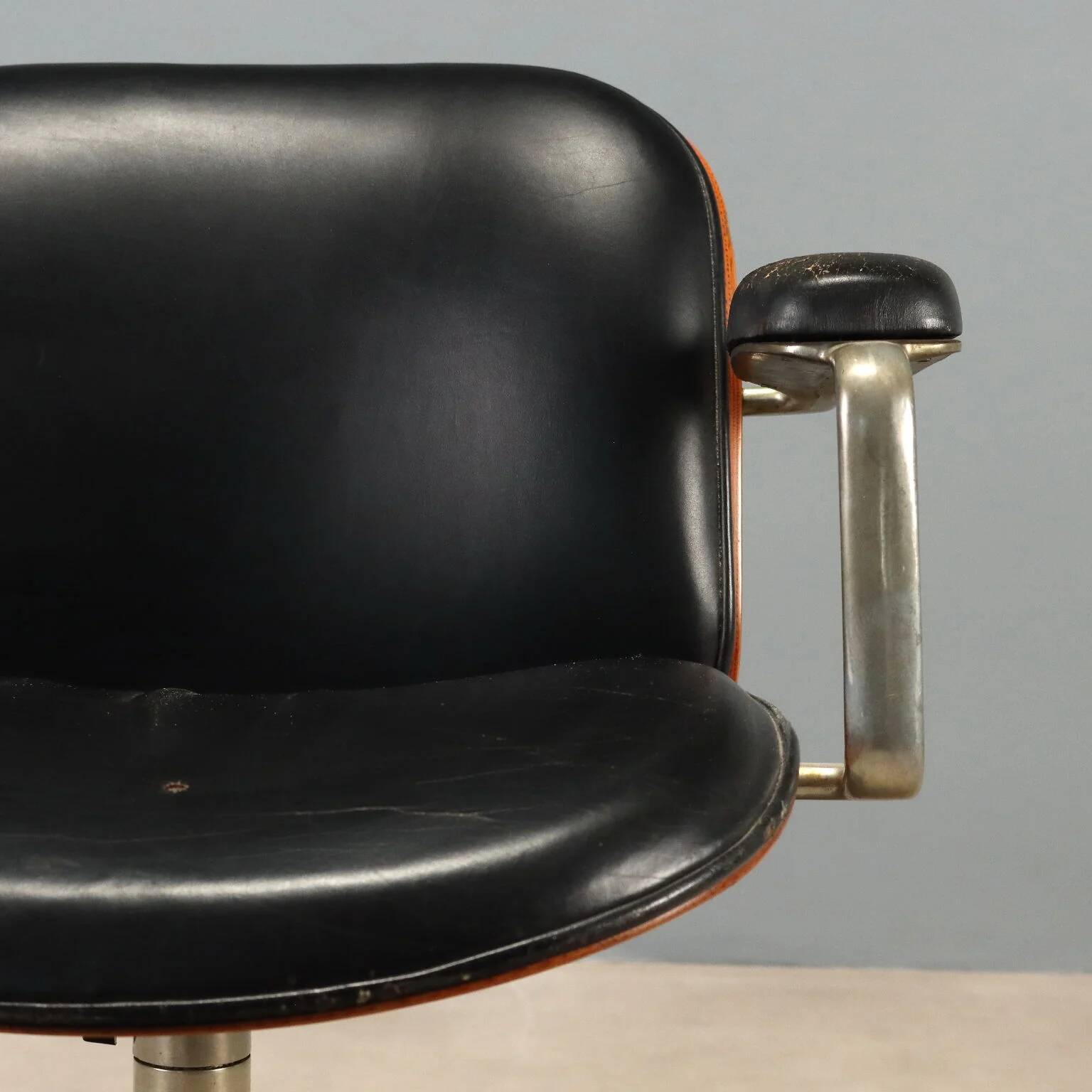Fauteuil pivotant MIM années 1960