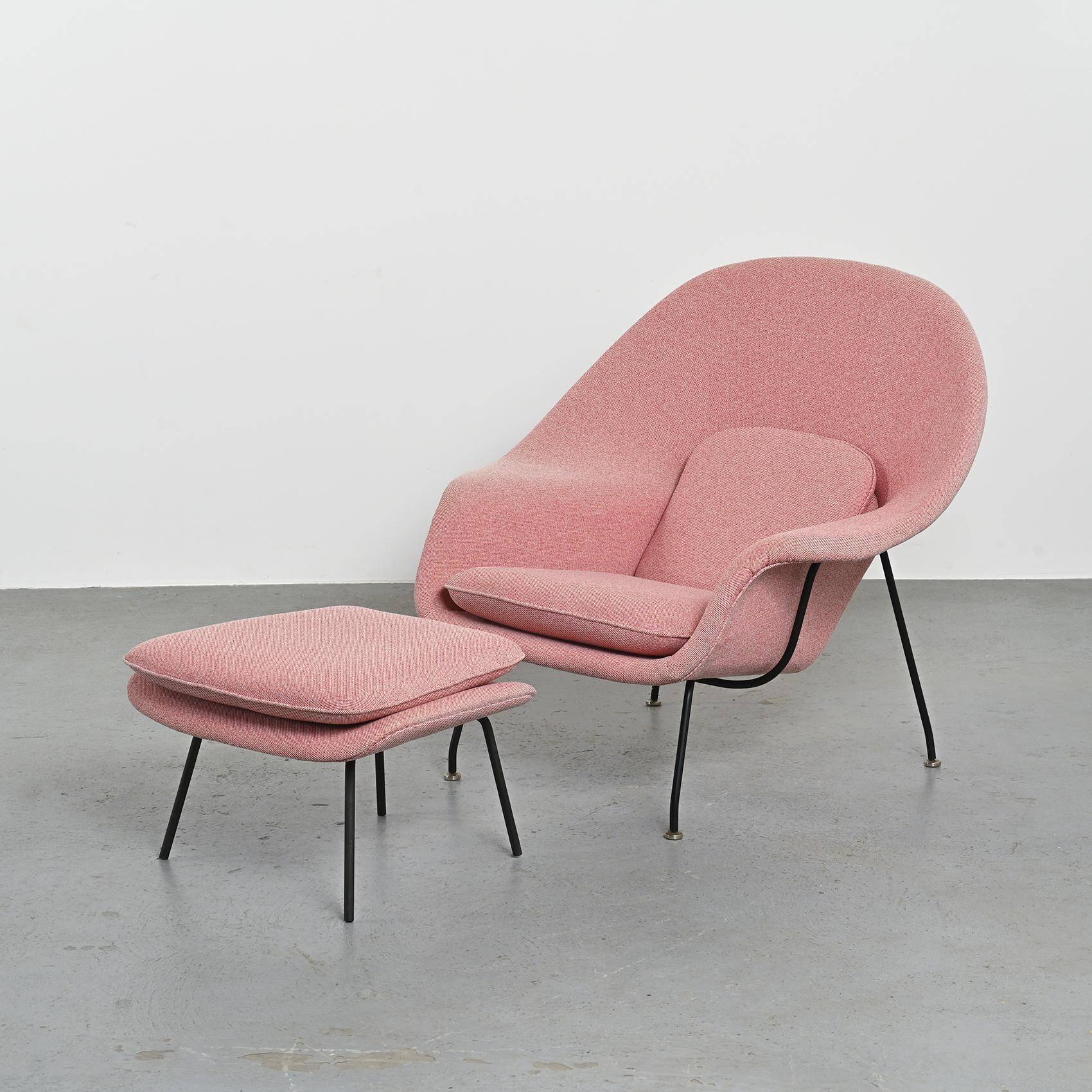 Womb Chair 1st edition by Eero Saarinen, Knoll circa 1948.
