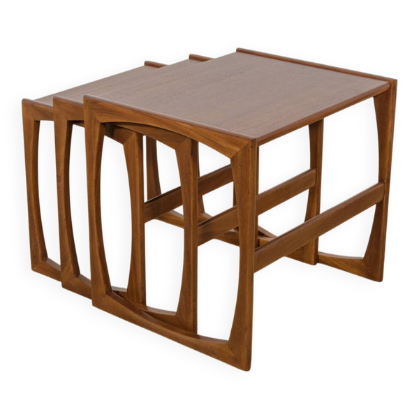 Tables gigognes en teck de style mid-century modern conçues par R. Bennett pour G-Plan, Royaume-Uni, années 1960.