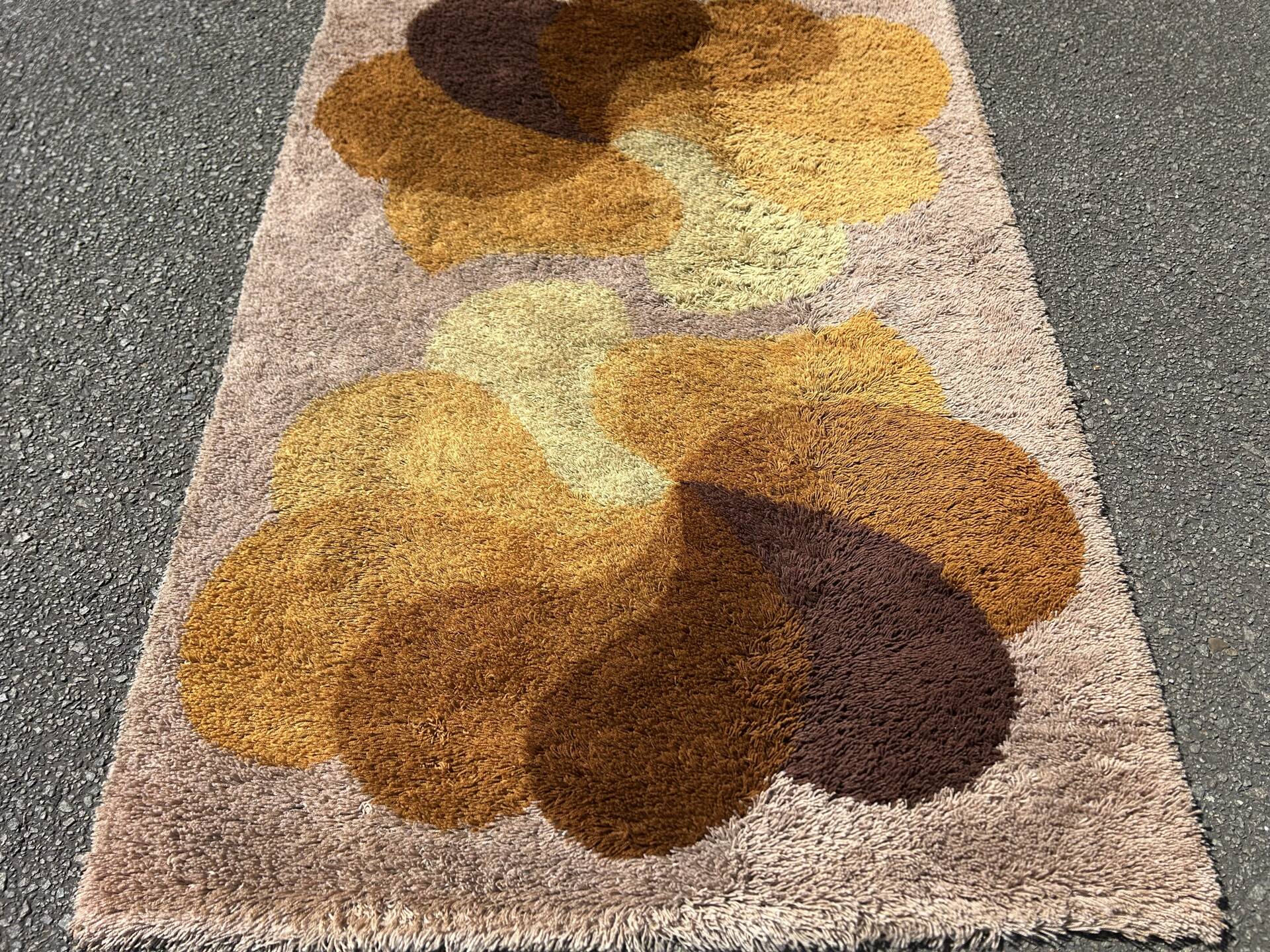 Vintage space age Desso carpet
