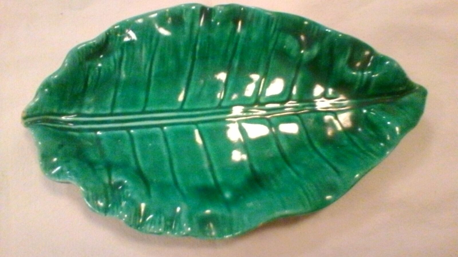 Vintage ceramic leaf-shaped dish